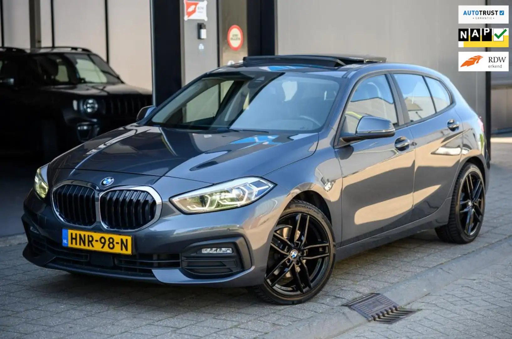 BMW 118 1-serie 118d High Executive|HEAD-UP|PANO|LEDER Gris - 1