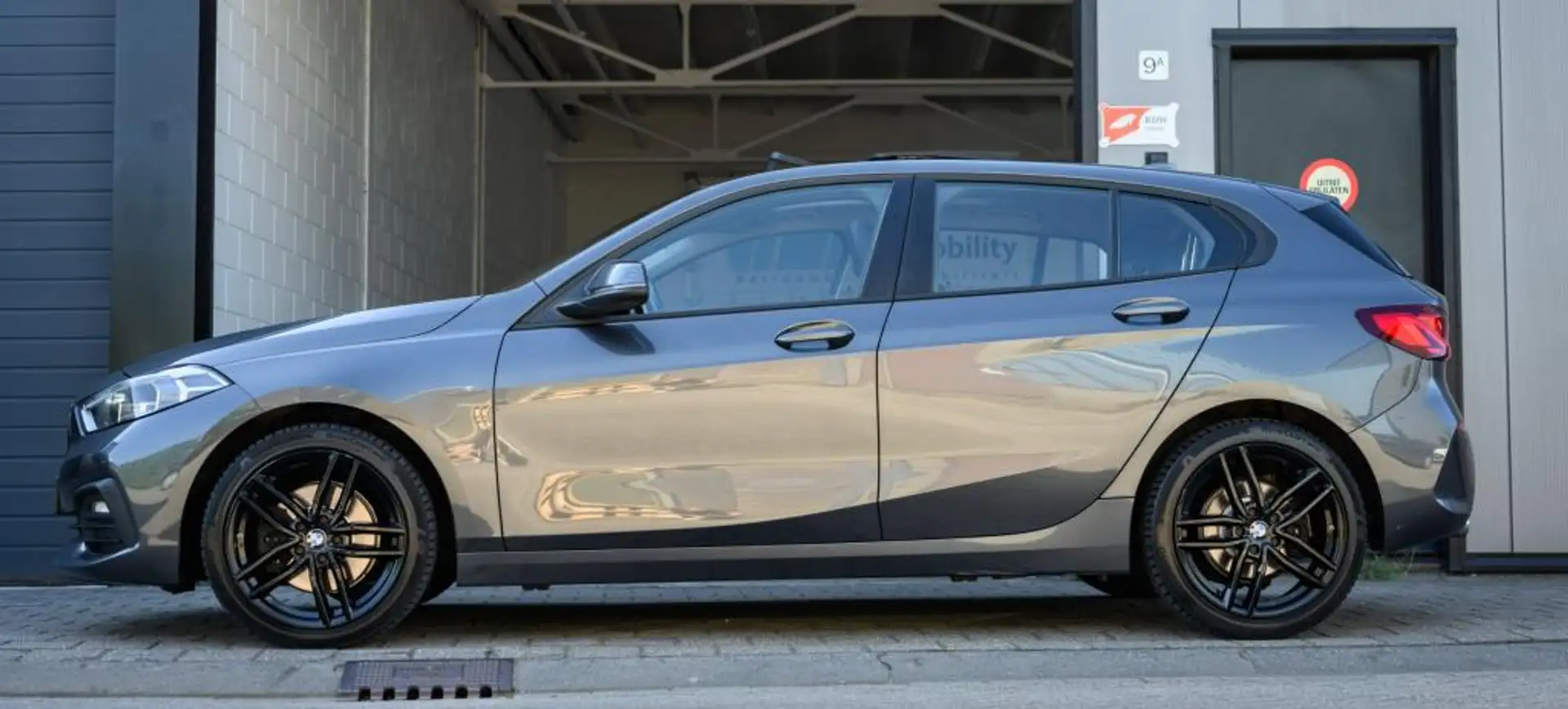 BMW 118 1-serie 118d High Executive|HEAD-UP|PANO|LEDER Gris - 2