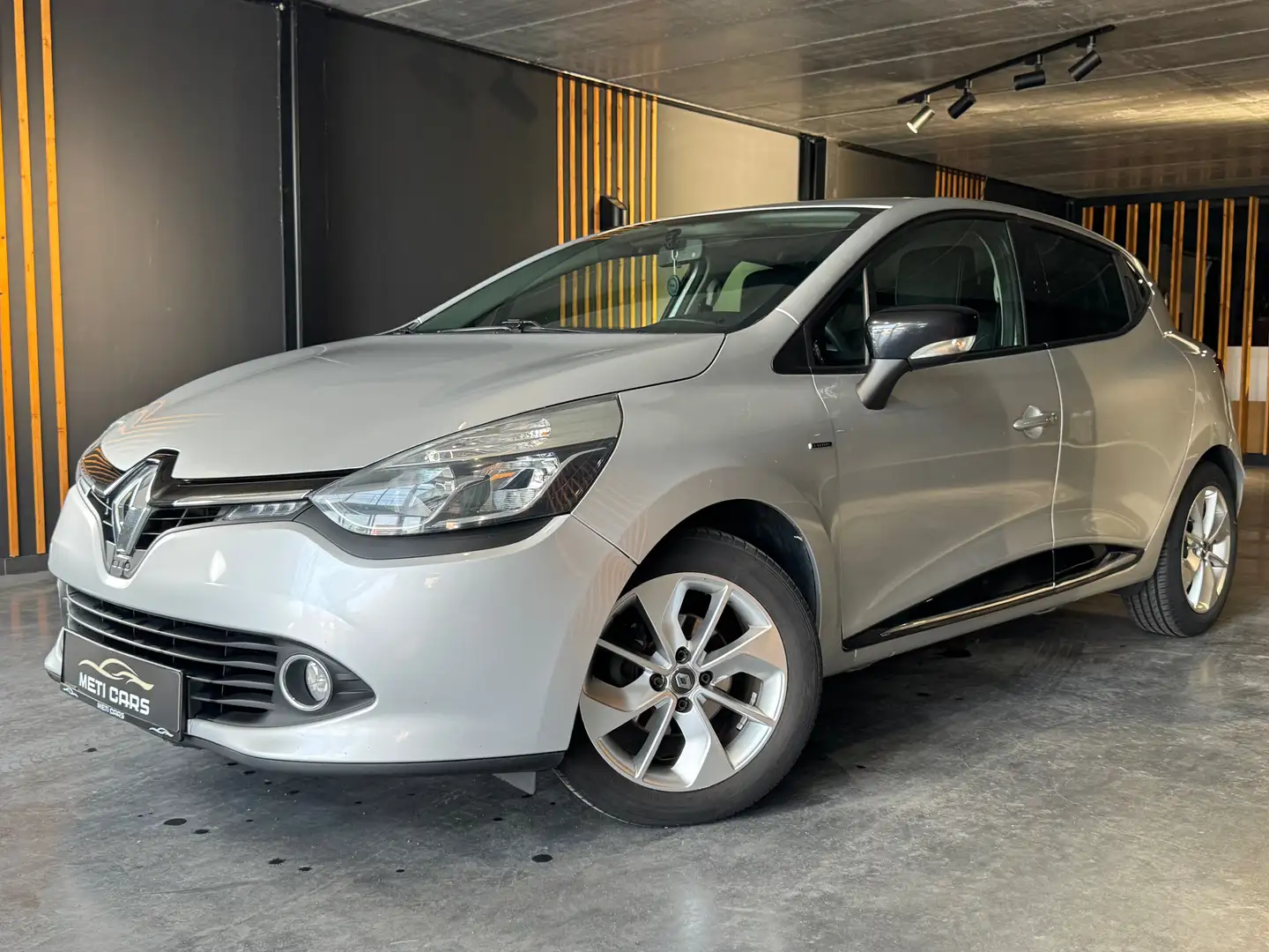 Renault Clio 1.2i Authentique | Aanraakscherm | Cruise | Navi | Grijs - 1