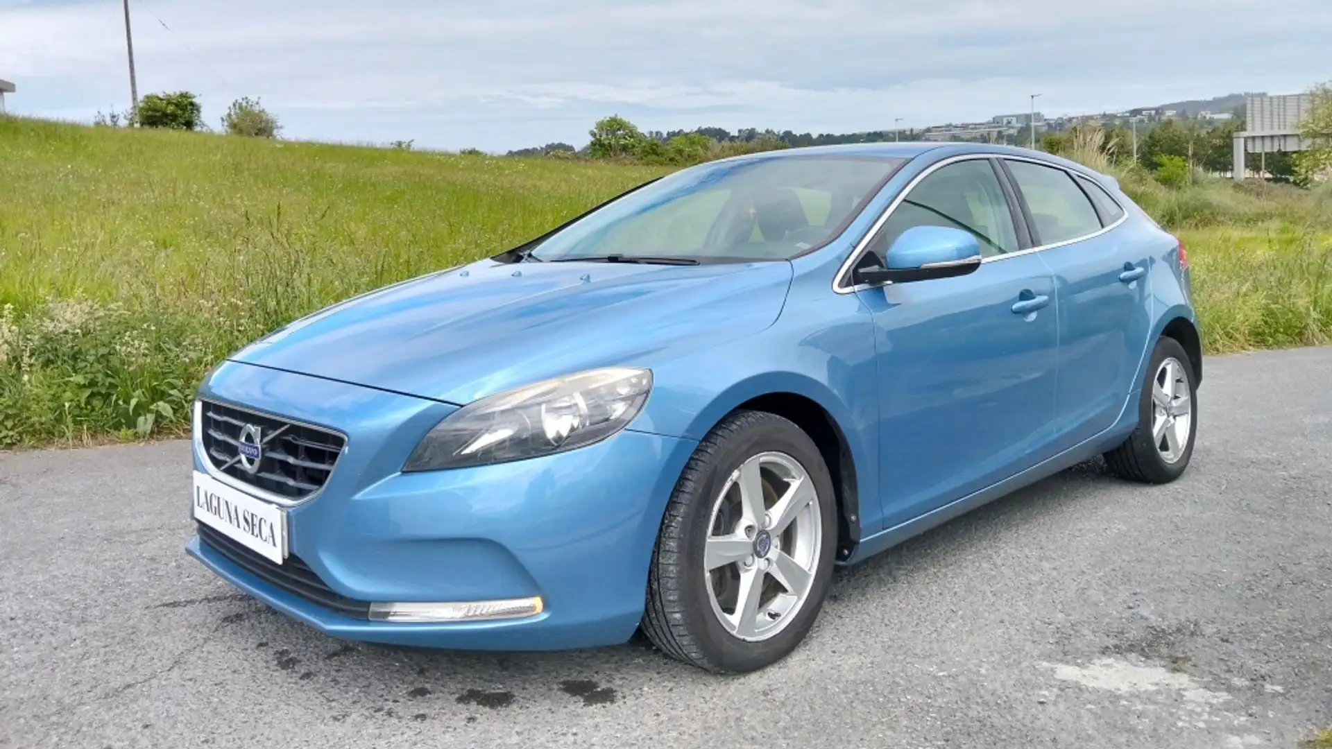 Volvo V40 D3 Momentum 150 Blau - 1