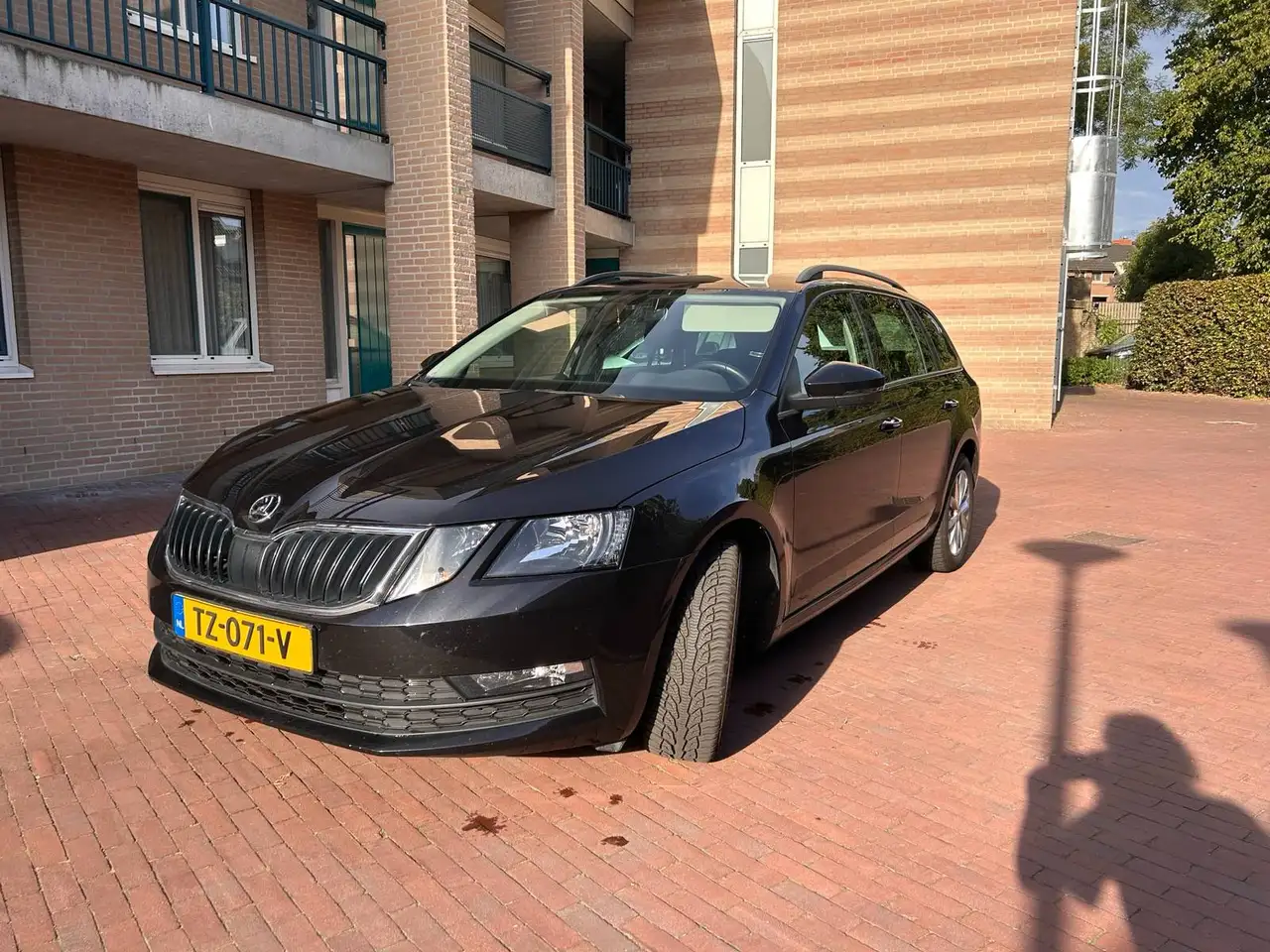 Skoda Octavia Combi 1.0 TSI — photo 1 of 11