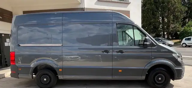 Volkswagen Crafter view 3