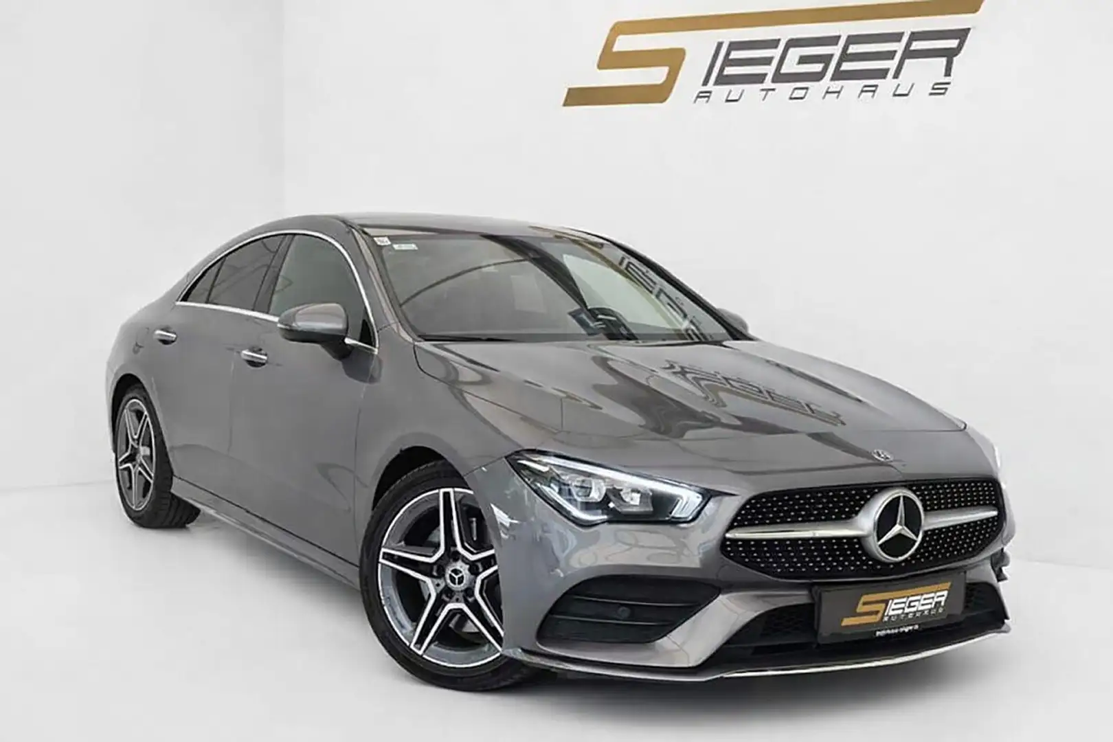 Mercedes-Benz CLA 220 4MATIC Aut. Grau - 1