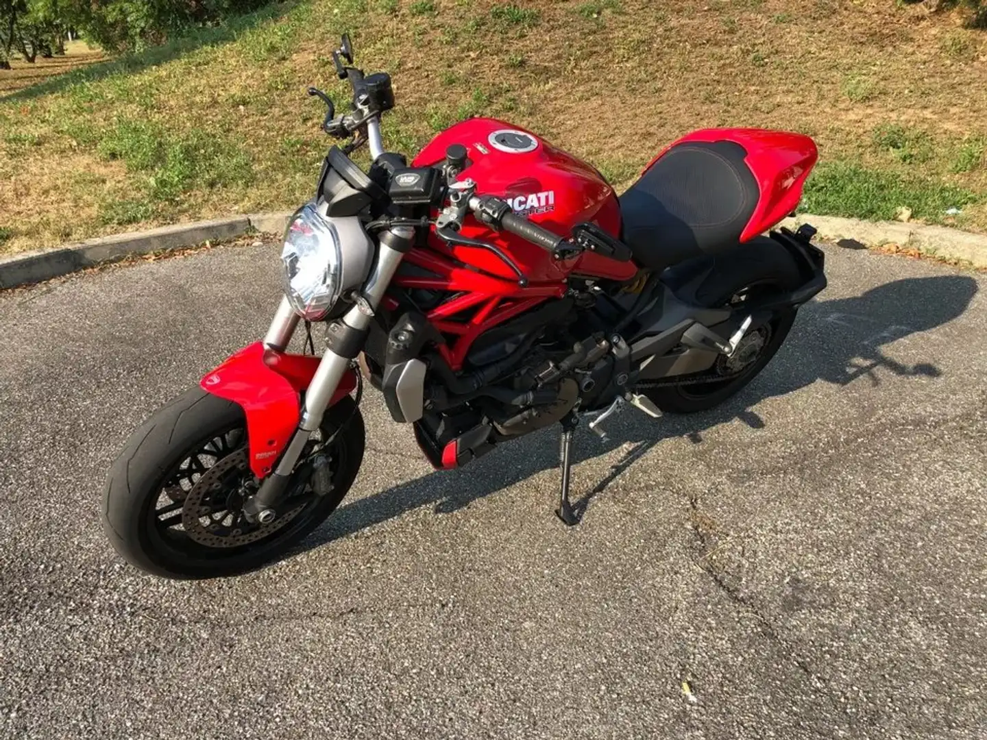 Ducati Monster 1200 Rojo - 2