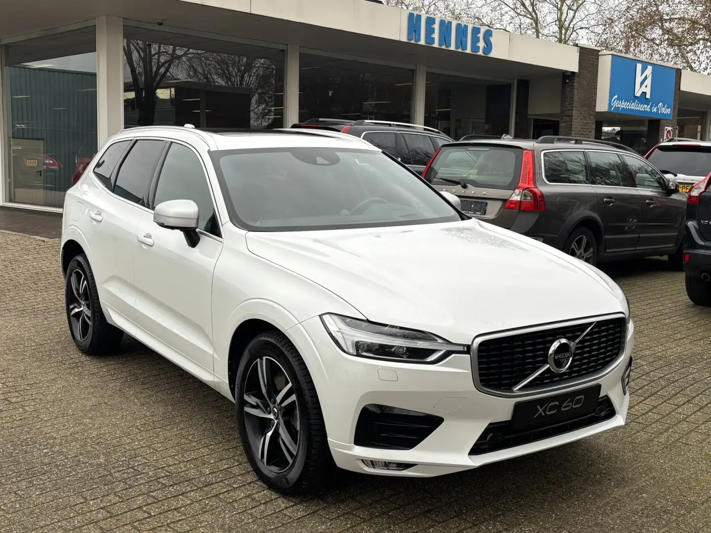 Volvo XC60 2.0 T5 AWD R-Design B&W HeadUp 360 Keyless DAB sta Blanc - 1