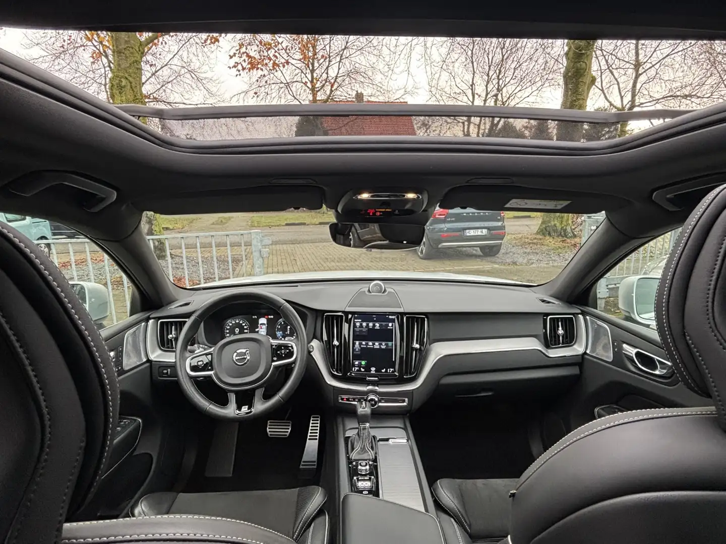 Volvo XC60 2.0 T5 AWD R-Design B&W HeadUp 360 Keyless DAB sta Blanc - 2