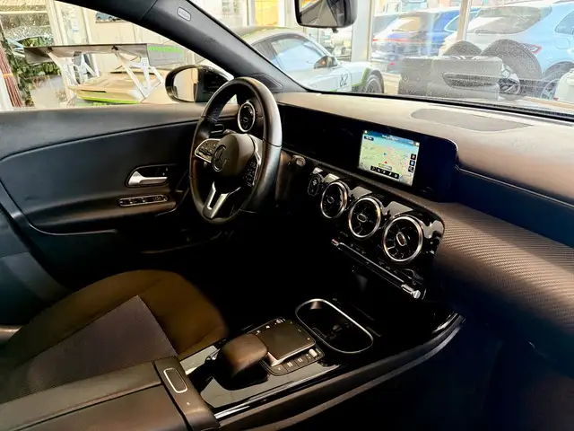 Mercedes-Benz Cla view 12