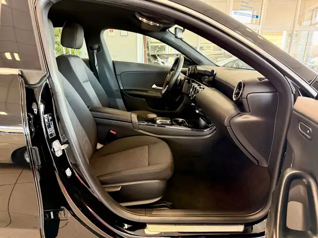 Mercedes-Benz Cla view 11