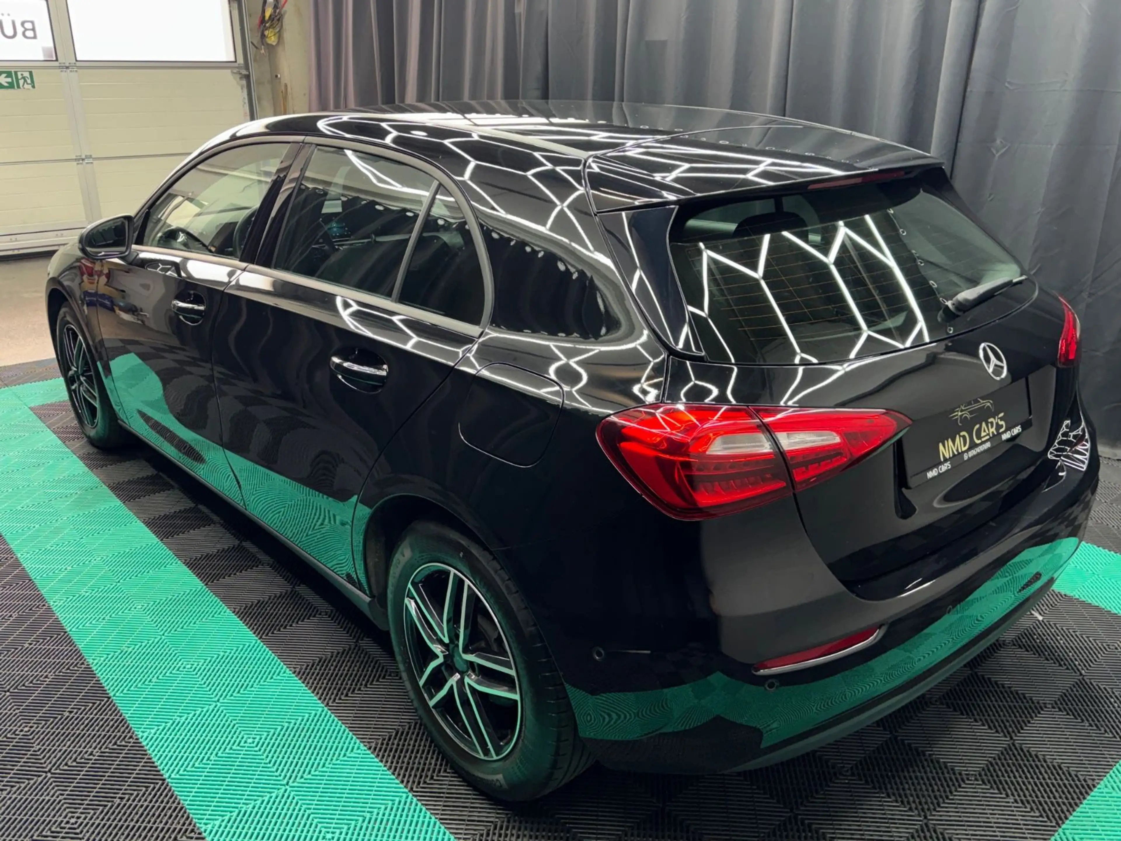Mercedes-Benz A 180 TEMP/SHZ/PDC/SPURH/WENIG-KM/GEPFLEGT — photo 10