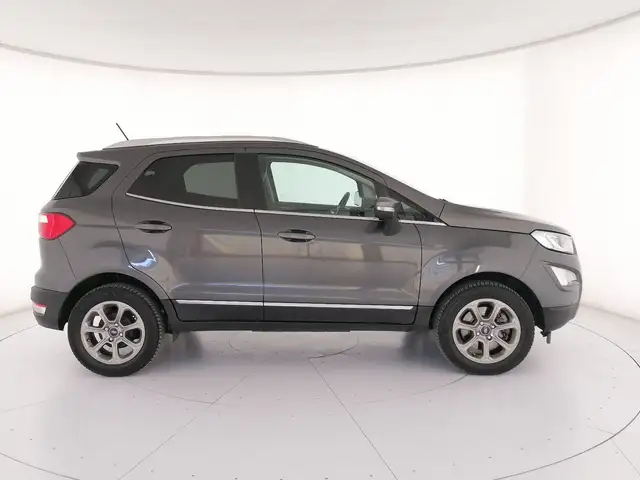 Ford EcoSport view 3