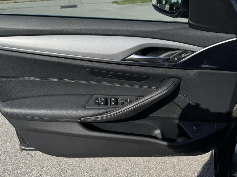 BMW 520 d Touring LED Kamera Leder Panorama — photo 12