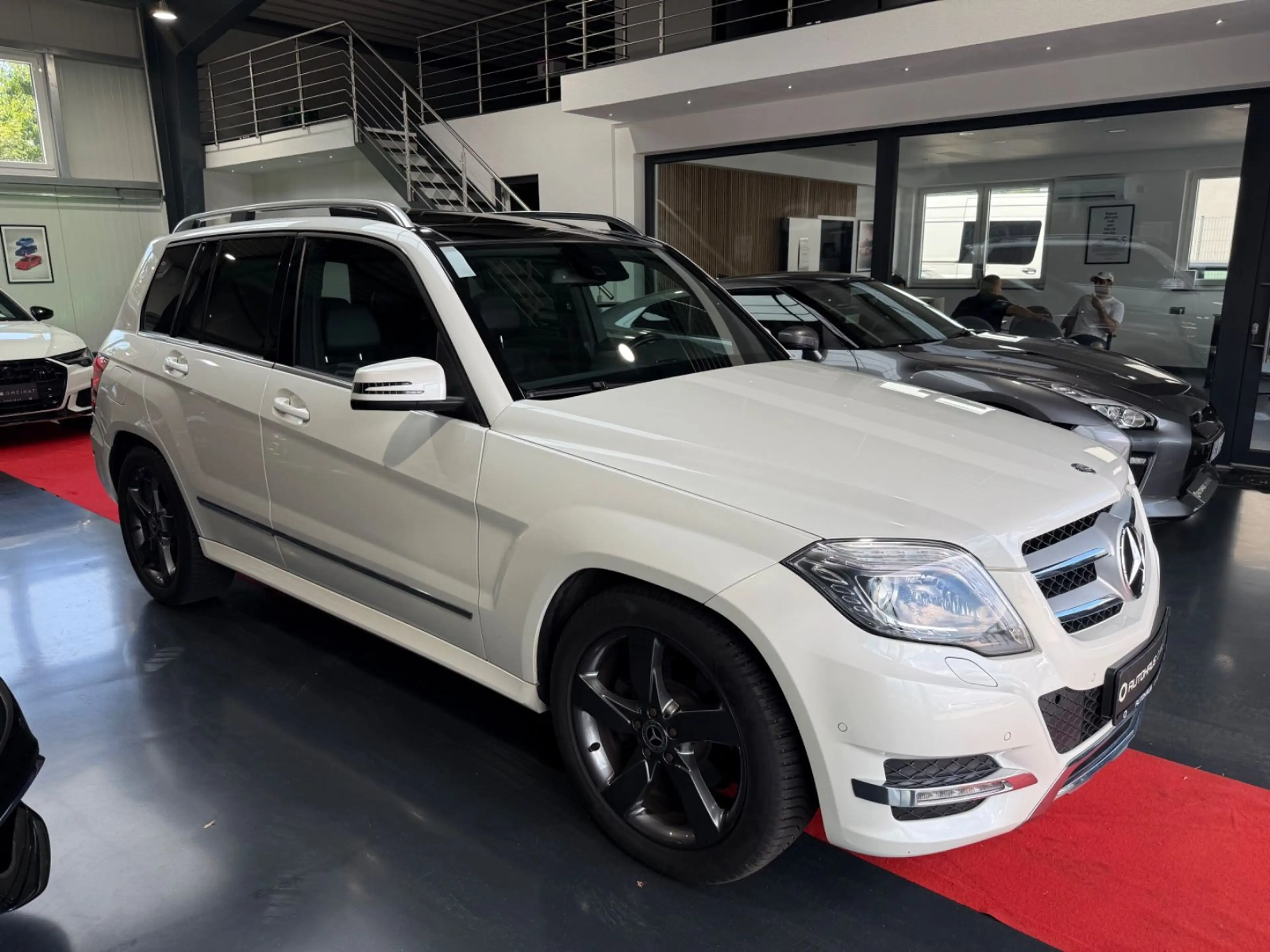 Mercedes-Benz GLK 250 Sport-Paket 4M/Panorama/Xenon/AHK/2HD — photo 3