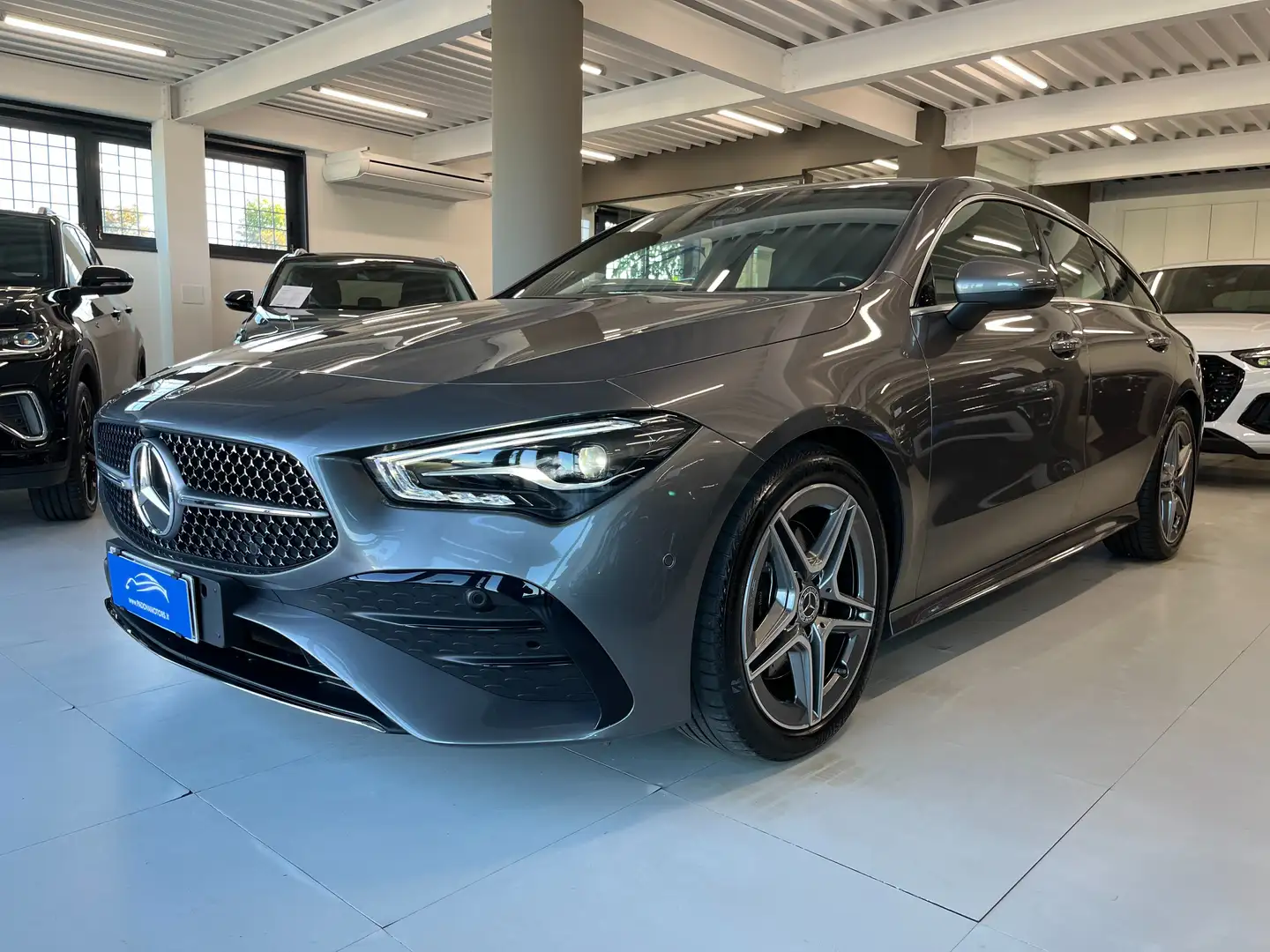 Mercedes-Benz CLA 200 d Shooting Brake 150cv Premium Plus AMG automatica Grau - 2