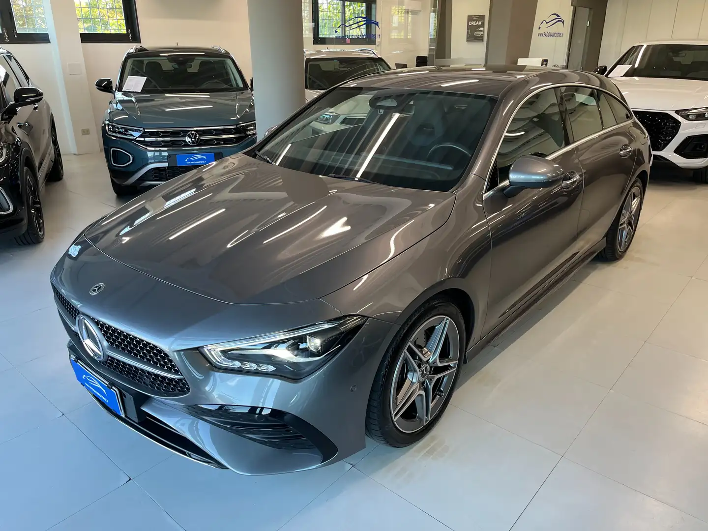 Mercedes-Benz CLA 200 d Shooting Brake 150cv Premium Plus AMG automatica Grau - 1