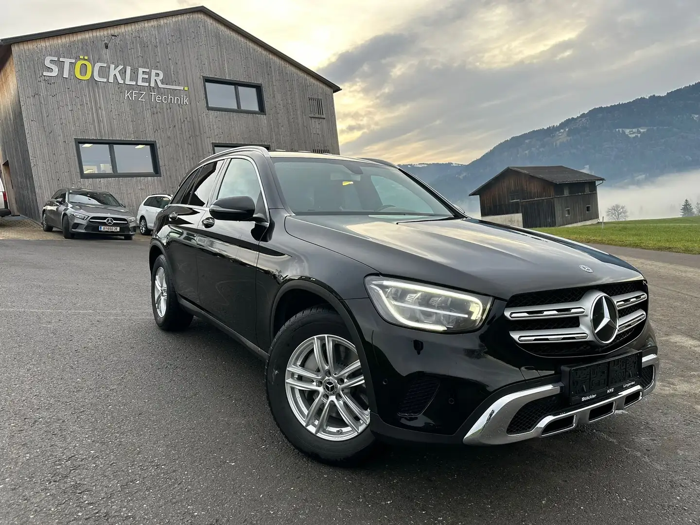 Mercedes-Benz GLC 200 GLC 200 d 4Matic, 8Fach Bereift, Schwarz - 2
