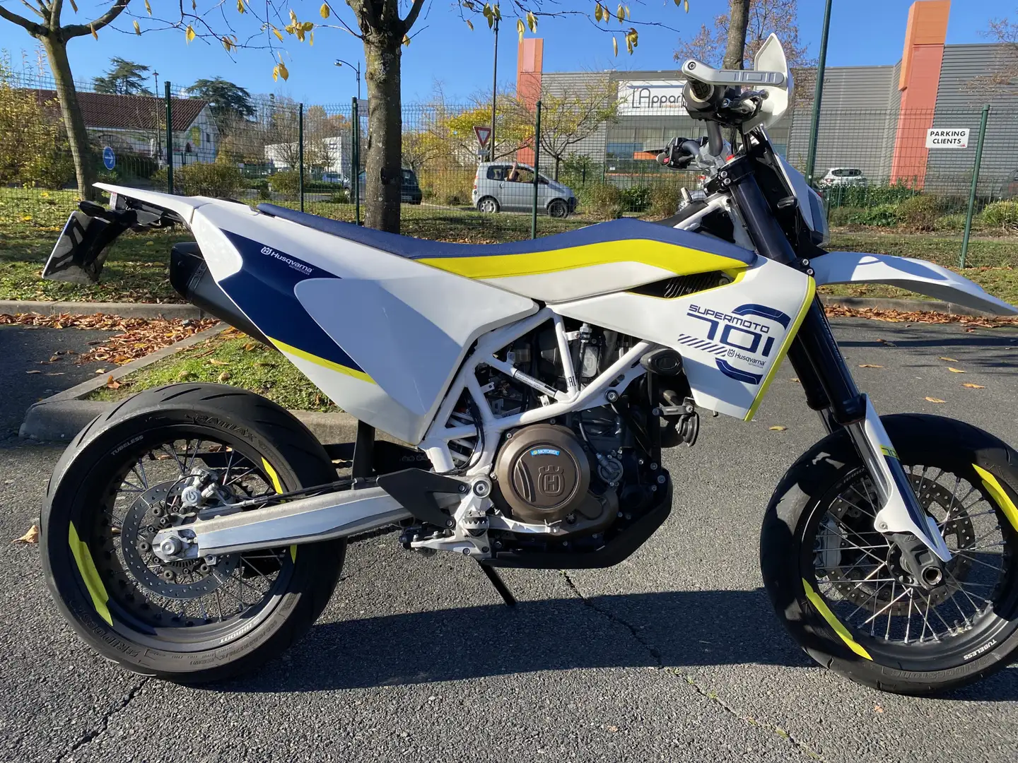 Husqvarna 701 Supermoto - 1