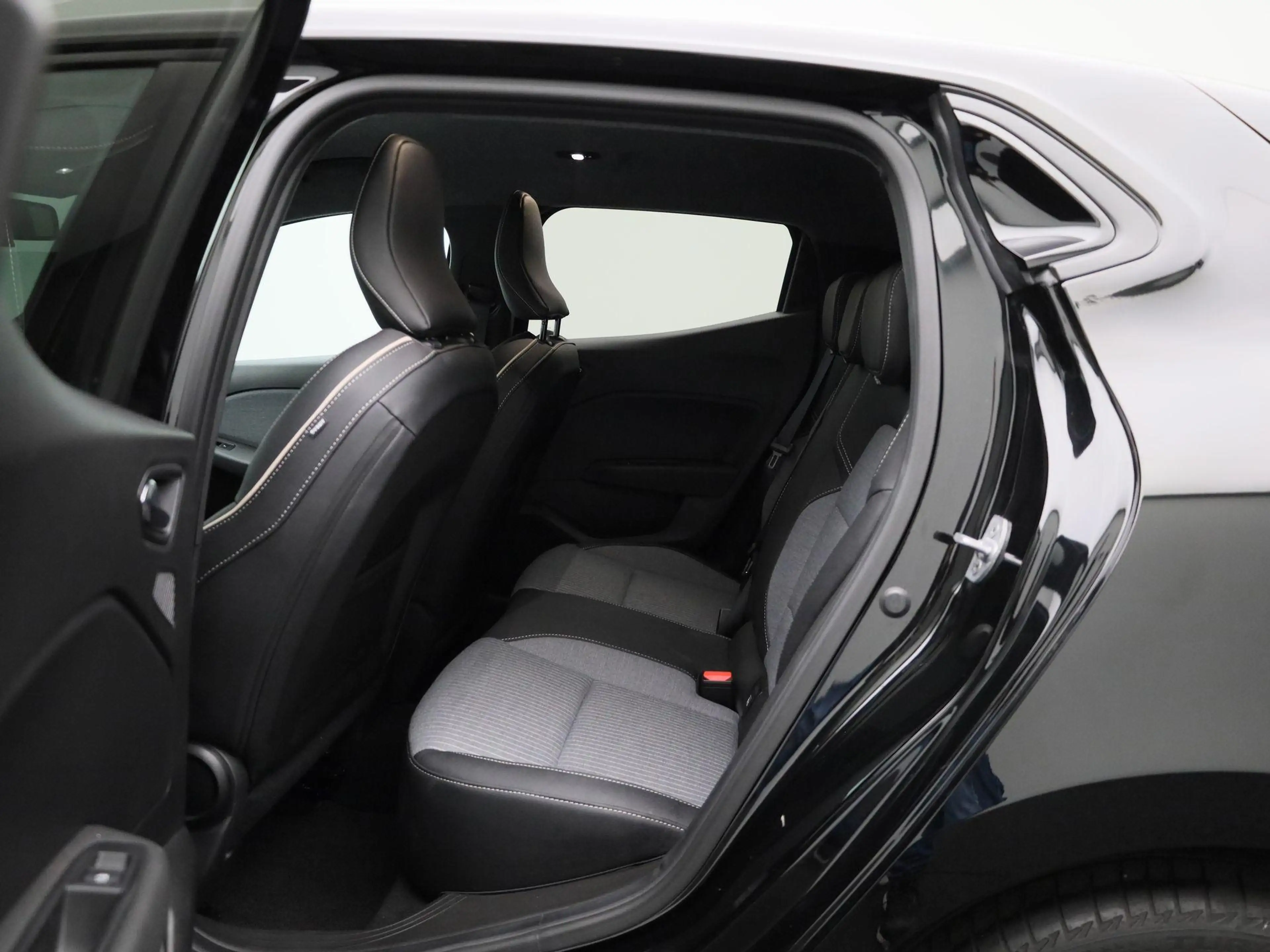 Renault Clio 1.6 E-Tech Full Hybrid 145 techno | Automaat | Nav — photo 10