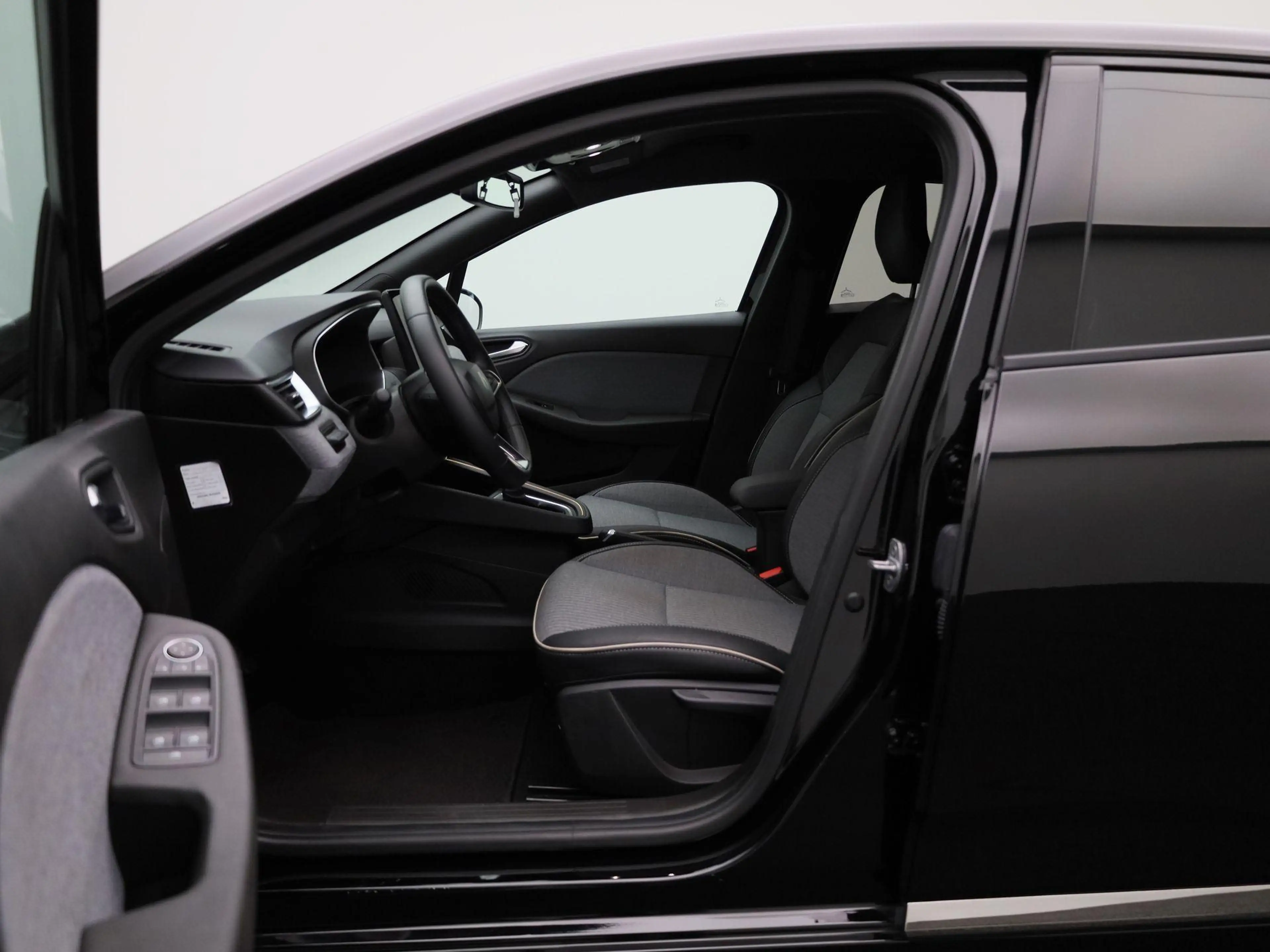 Renault Clio 1.6 E-Tech Full Hybrid 145 techno | Automaat | Nav — photo 9