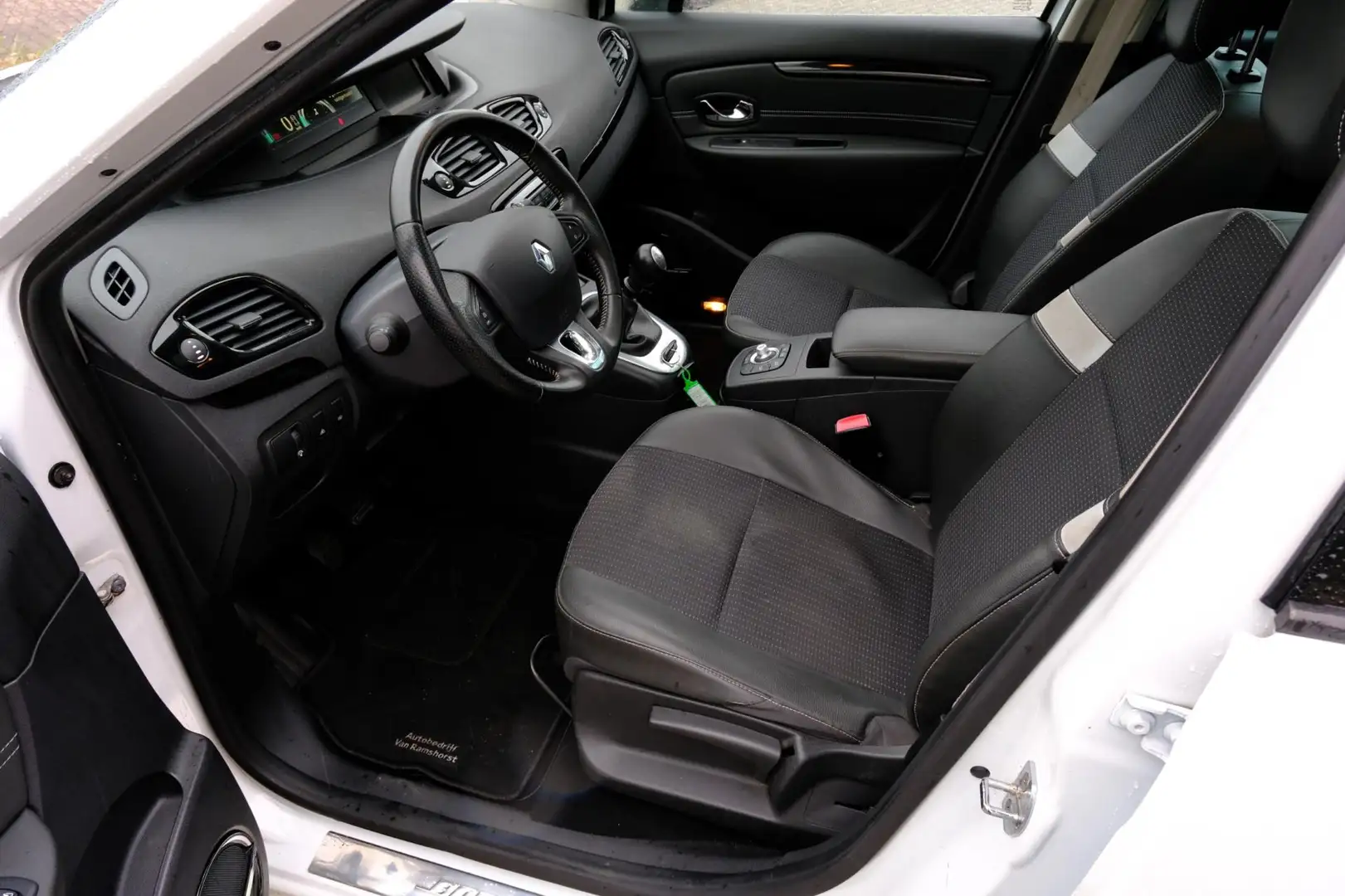 Renault Scenic 1.5 dCi Bose Pano|Xenon|Half Leder|Navi|Cam Bílá - 2
