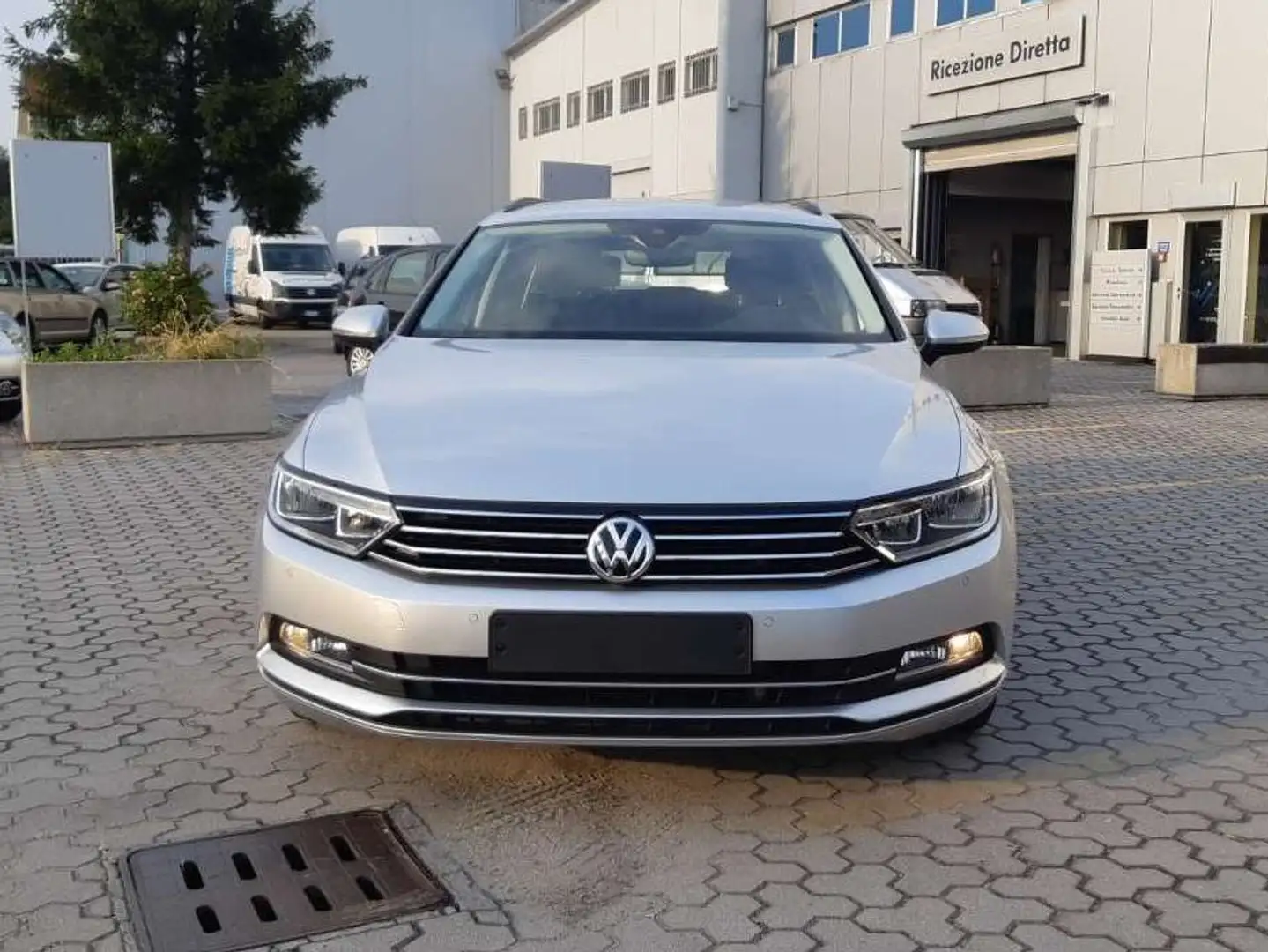 Volkswagen Passat Variant DSG 150CV Grigio - 2