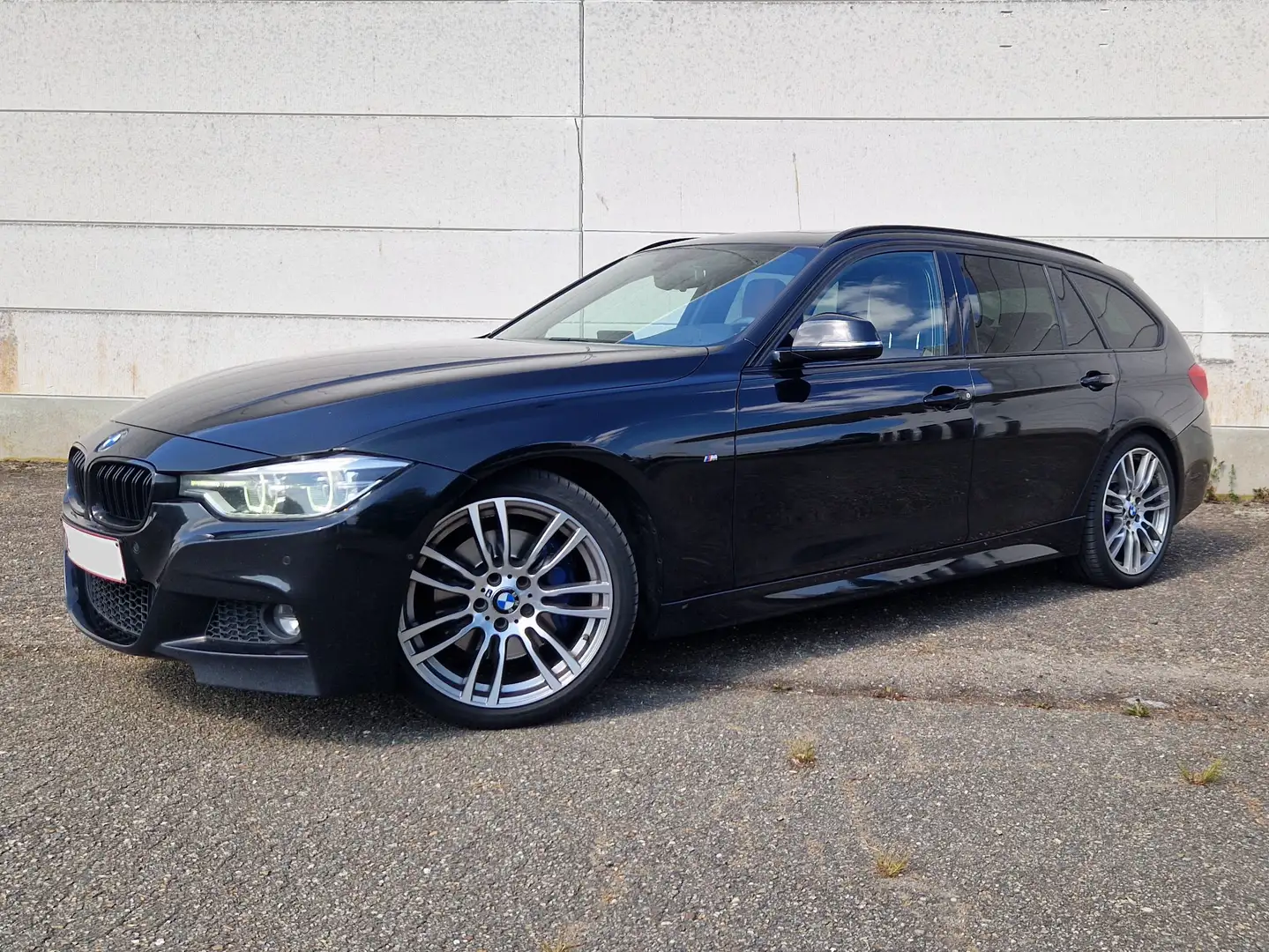 BMW 320 320d Touring Aut. M Sport Zwart - 1