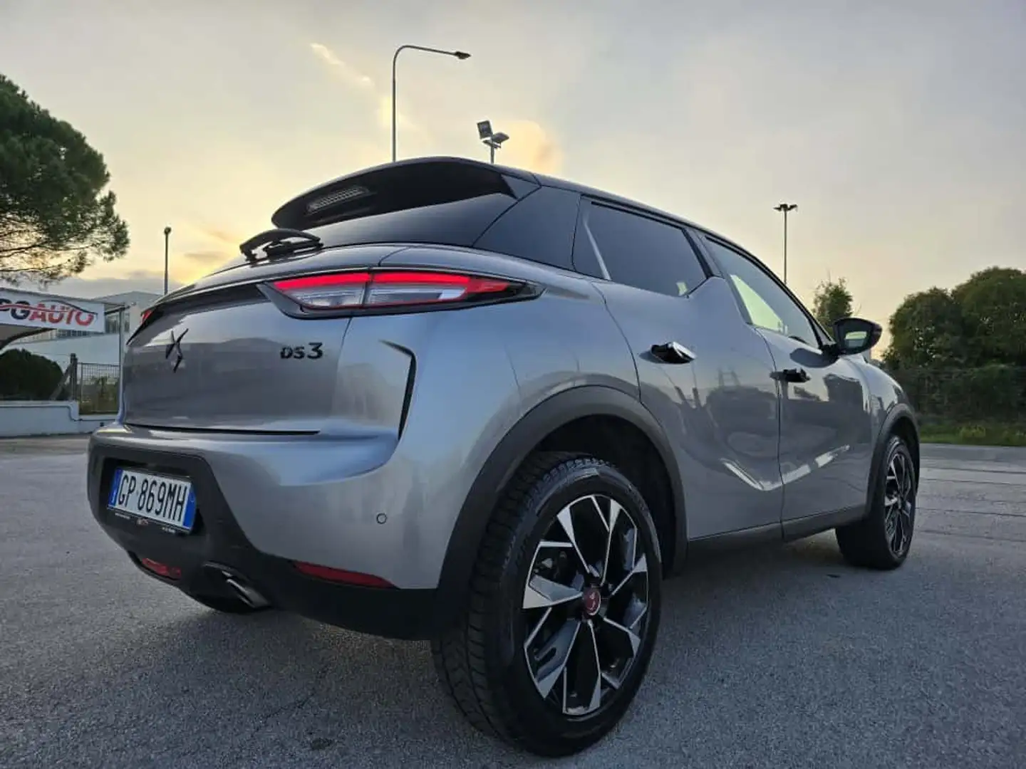 DS Automobiles DS 3 BlueHDi 130 aut. Performance Line+ Gris - 1