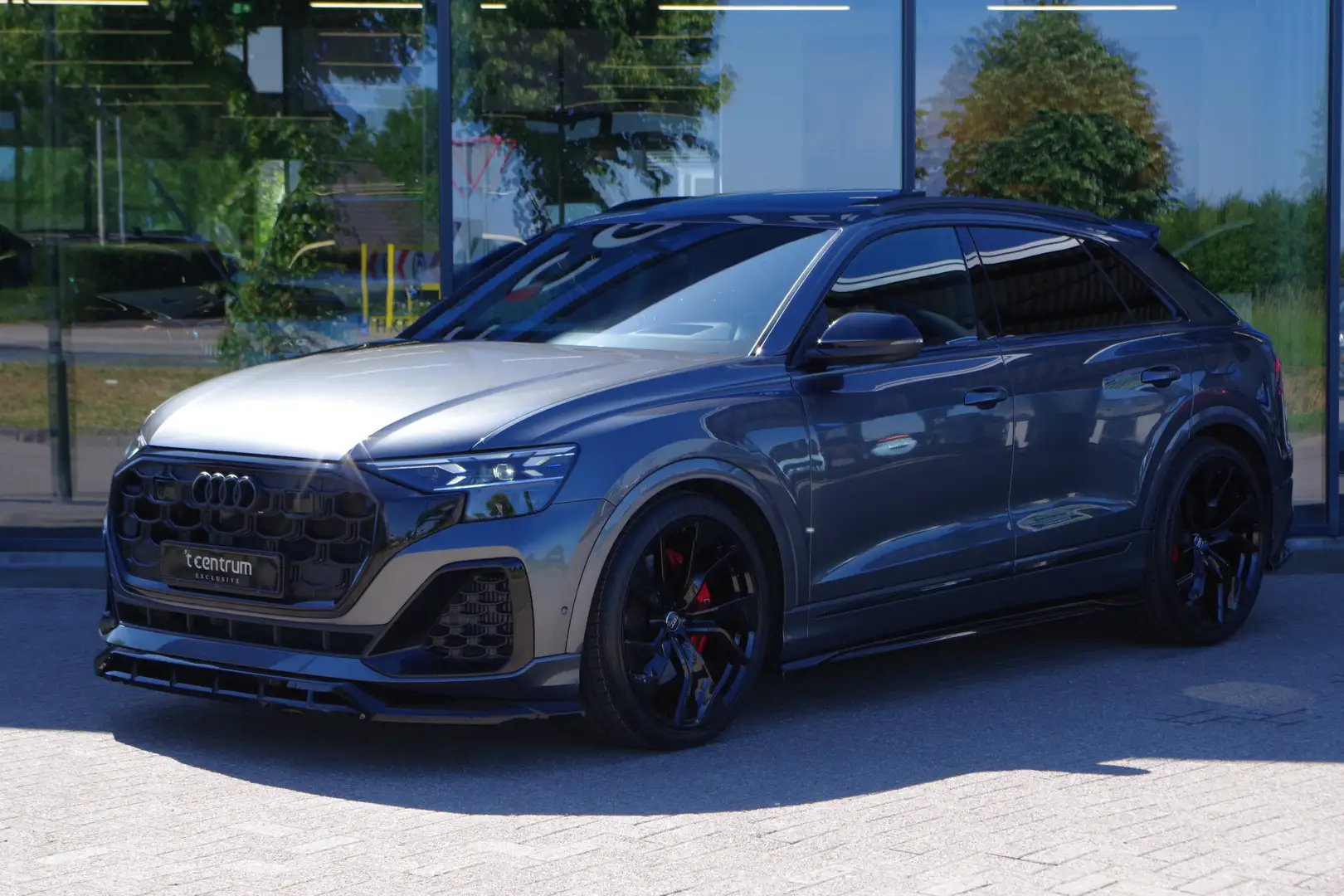 Audi Q8 60 TFSI e 490 PK Quattro S-Line Pro Line Competiti Grijs - 1