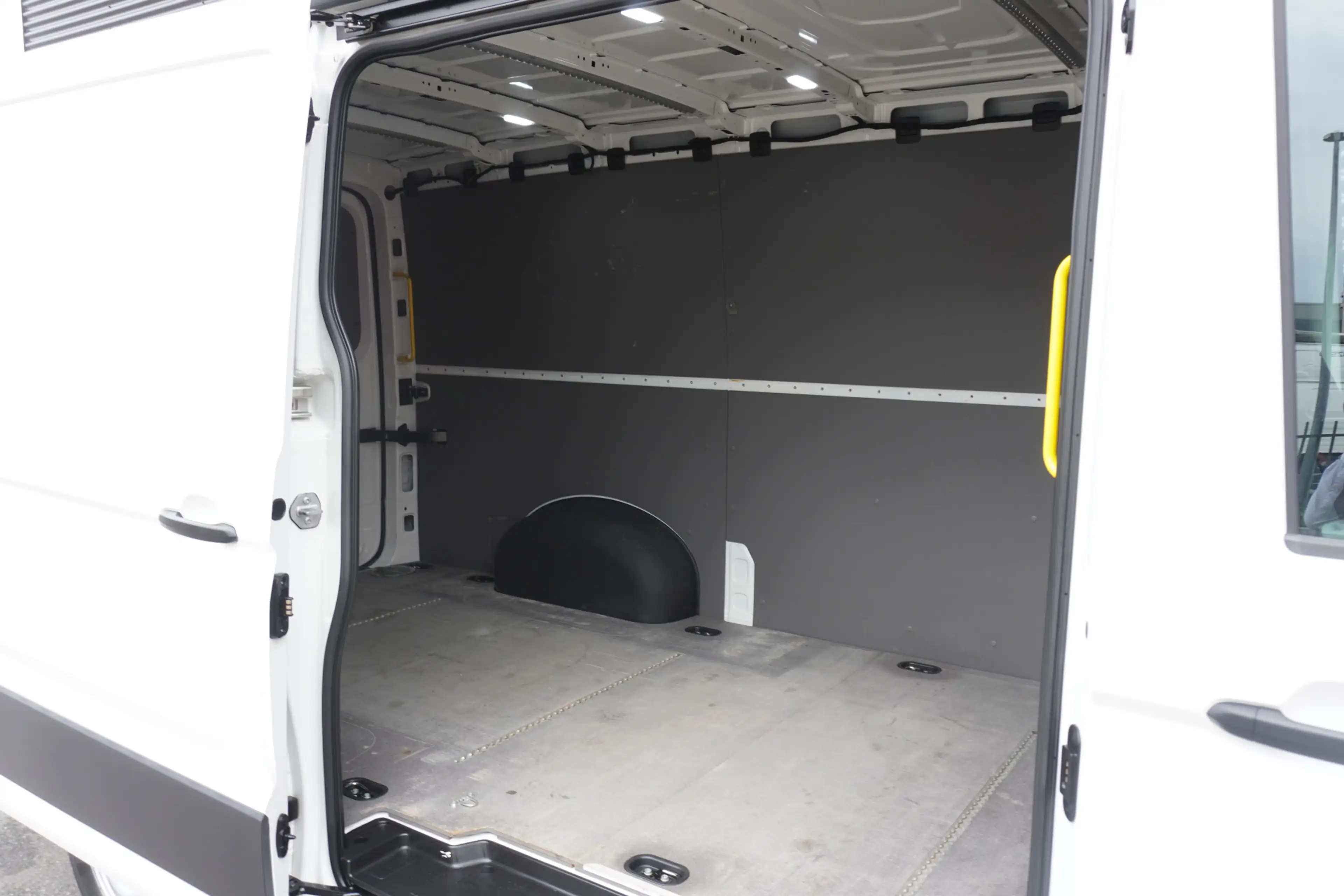 Volkswagen Crafter 140pk Automaat L3H2 Navigatie LED ACC Cruise contr — photo 14