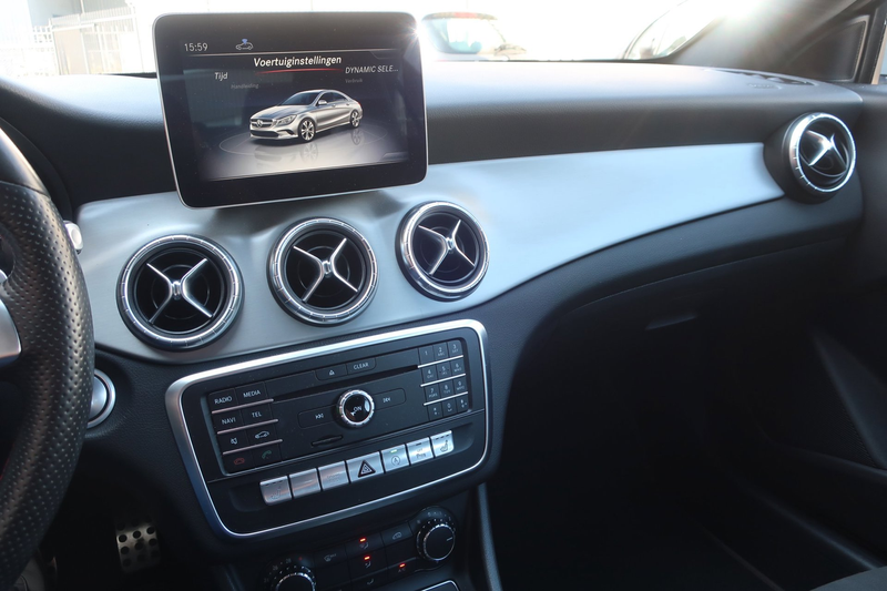 Mercedes-Benz CLA 180 Business Solution AMG Upgrade Edition — photo 13