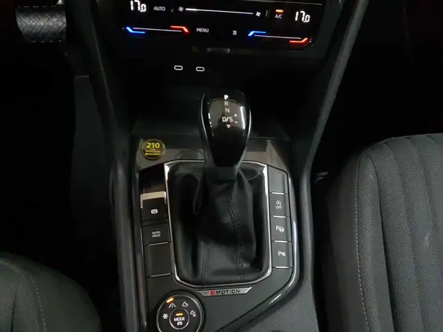 Volkswagen Tiguan view 10