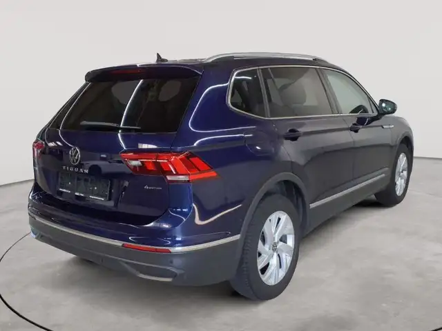 Volkswagen Tiguan view 4