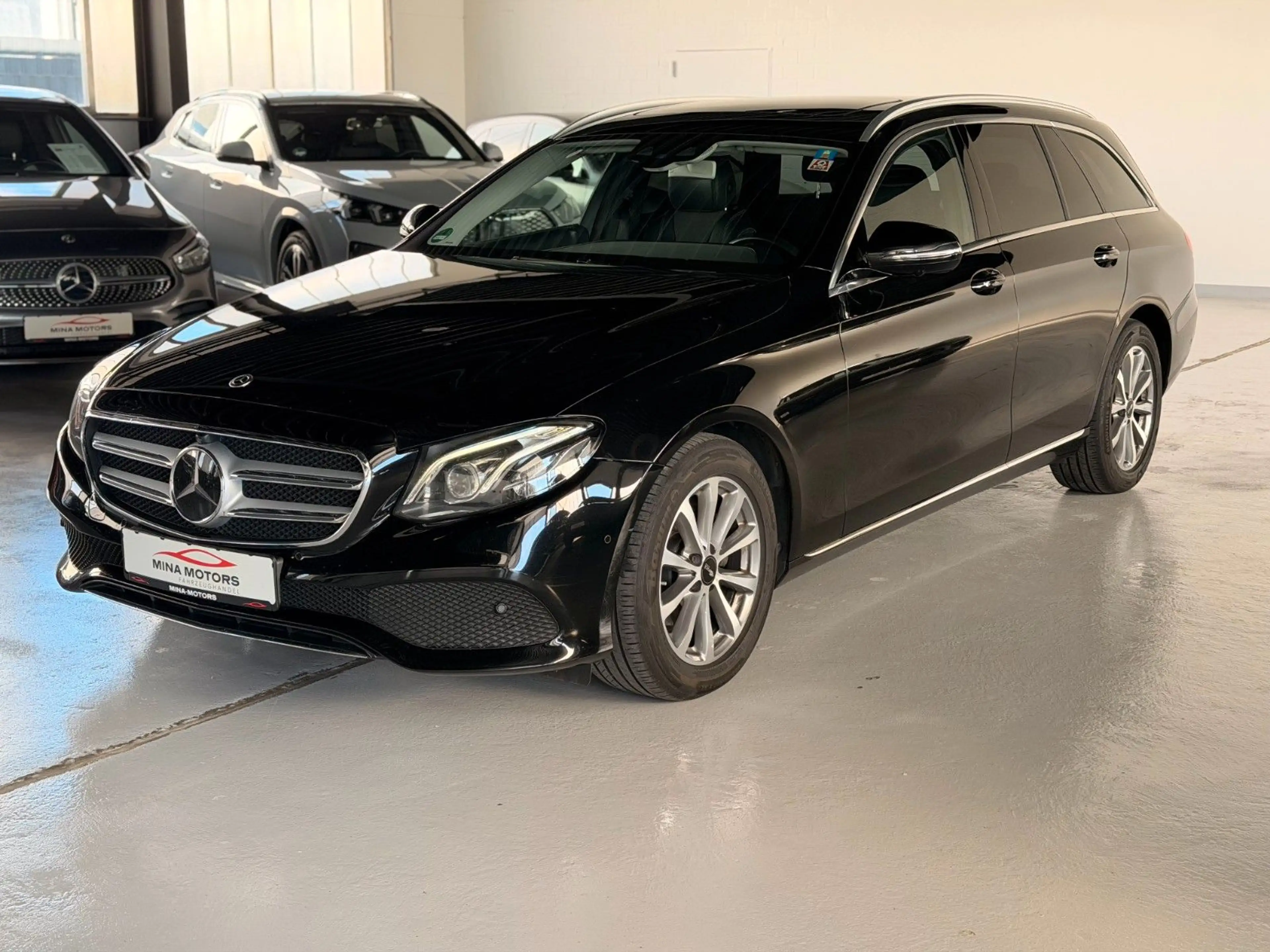 Mercedes-Benz E 220 d Avantgarde Pano Widescreen Brmst LED