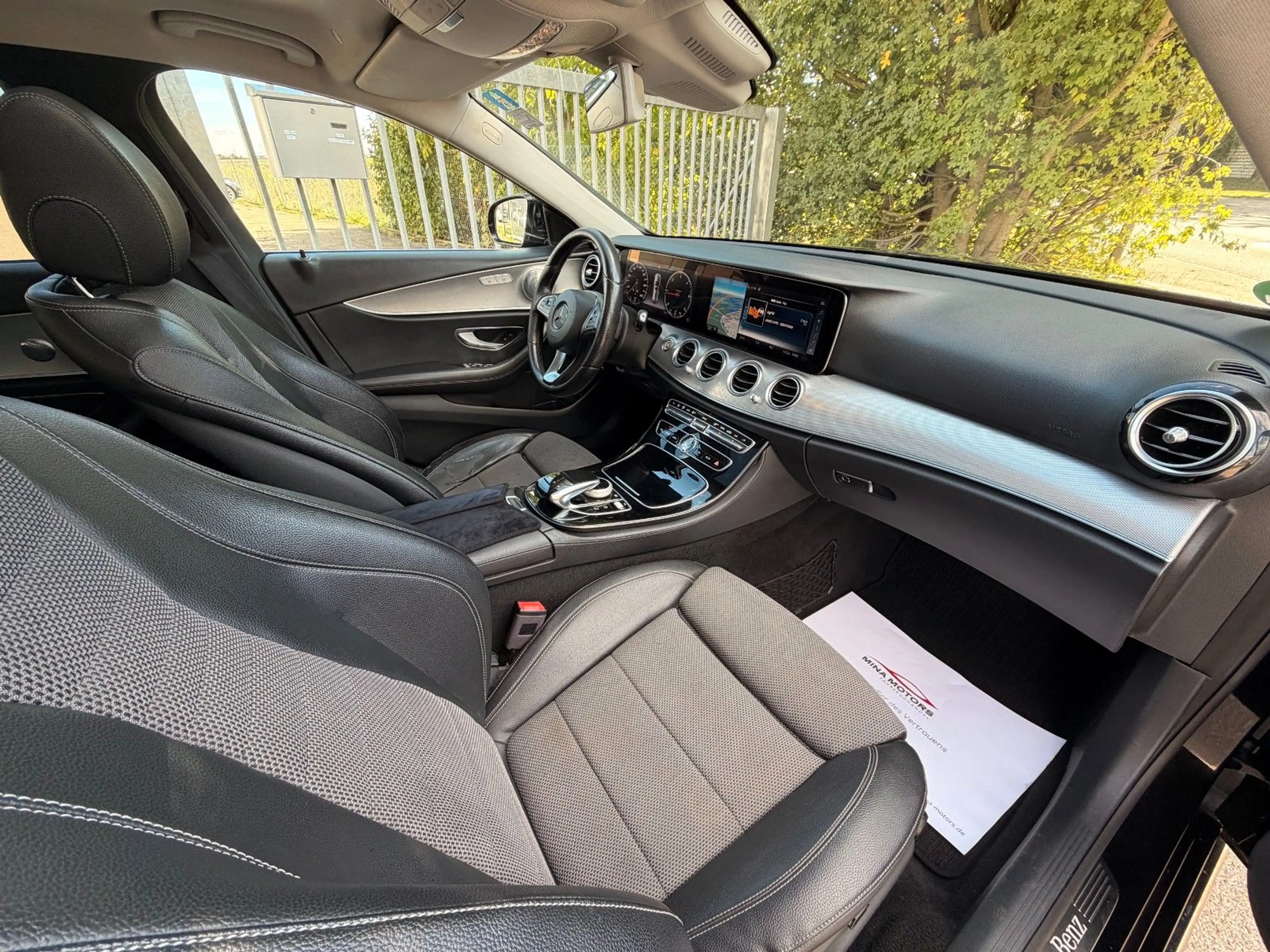 Mercedes-Benz E 220 d Avantgarde Pano Widescreen Brmst LED — photo 15