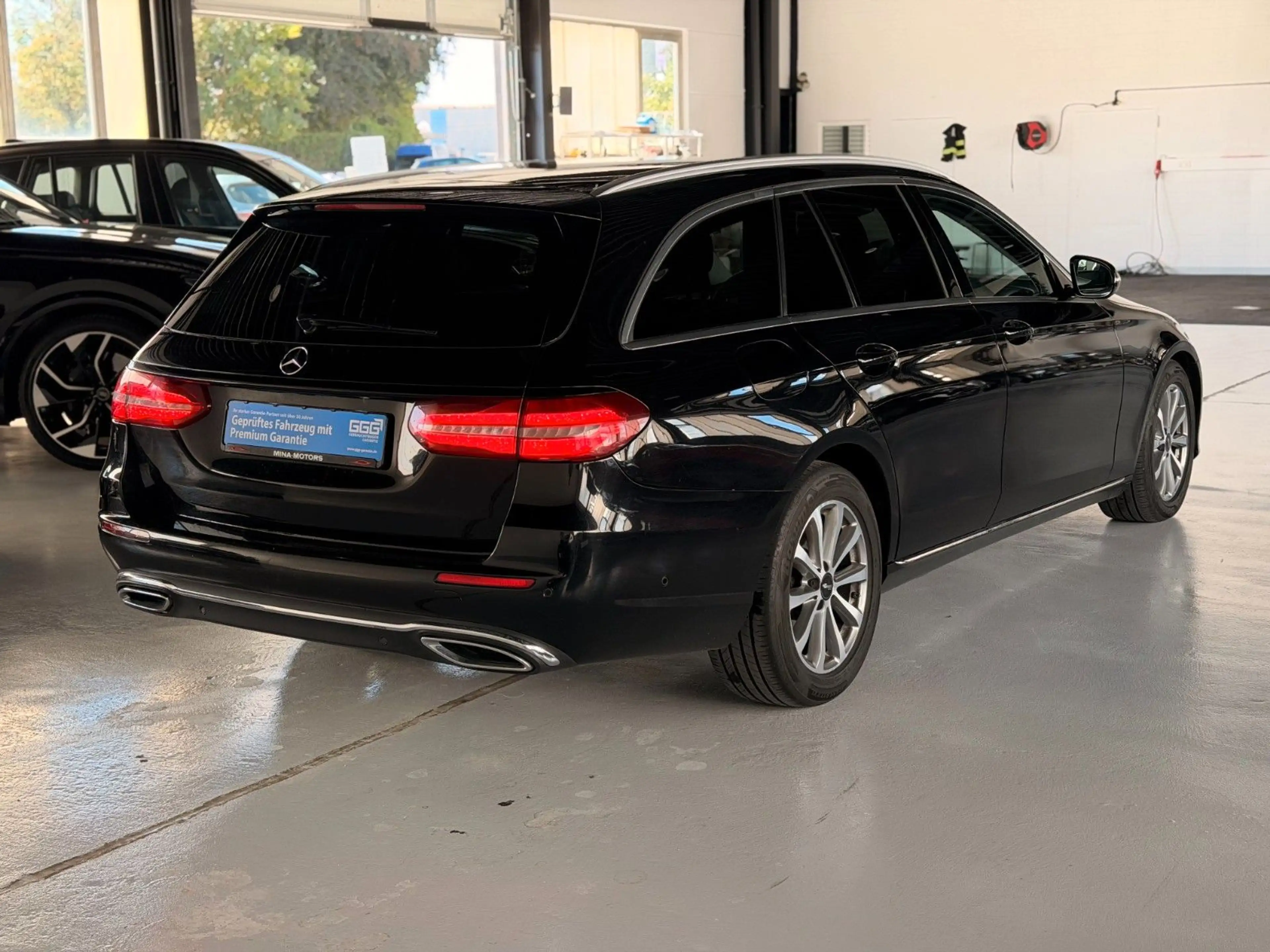 Mercedes-Benz E 220 d Avantgarde Pano Widescreen Brmst LED — photo 4