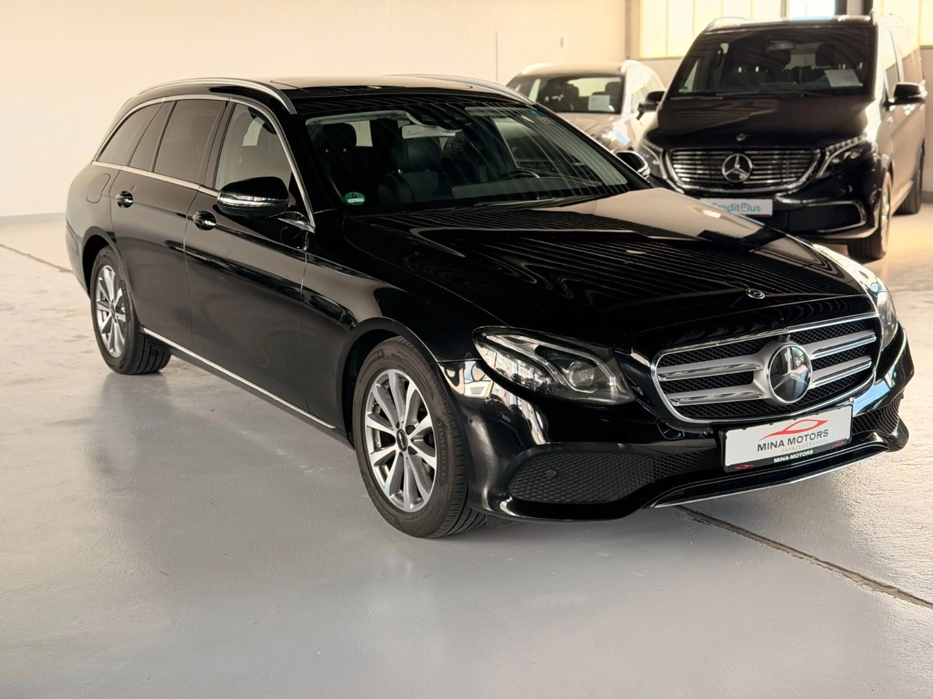 Mercedes-Benz E 220 d Avantgarde Pano Widescreen Brmst LED — photo 3