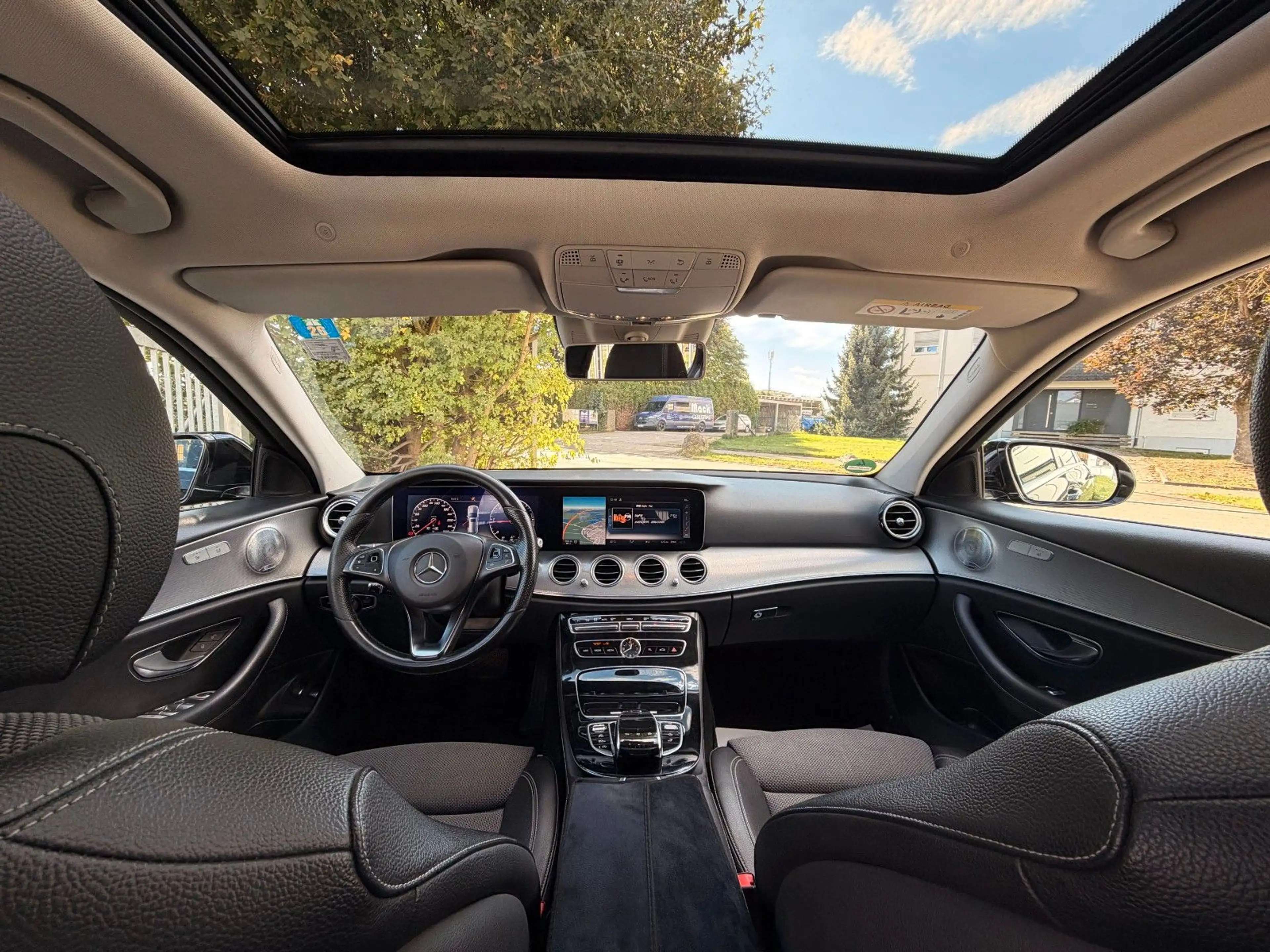 Mercedes-Benz E 220 d Avantgarde Pano Widescreen Brmst LED — photo 13