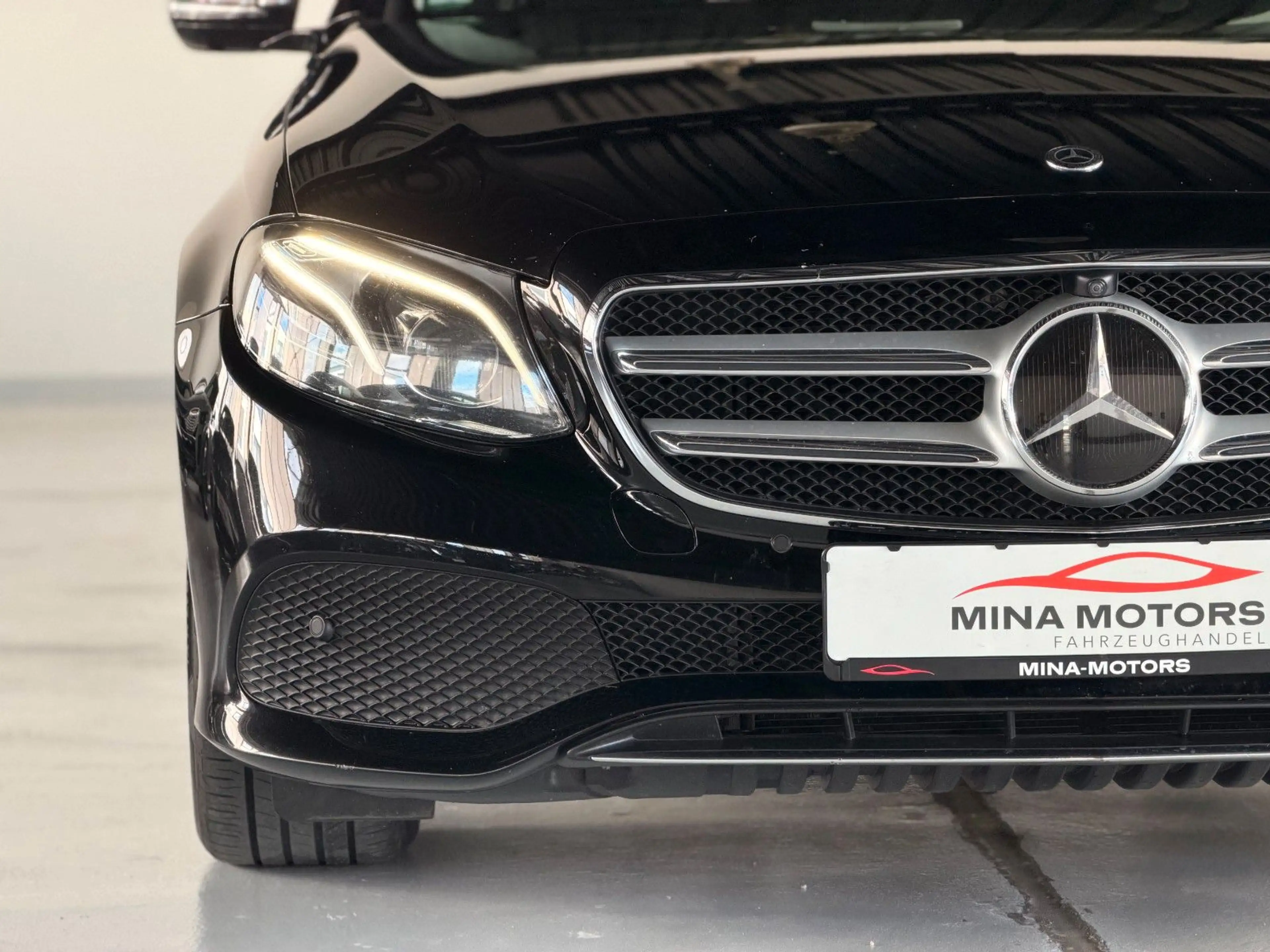 Mercedes-Benz E 220 d Avantgarde Pano Widescreen Brmst LED — photo 9