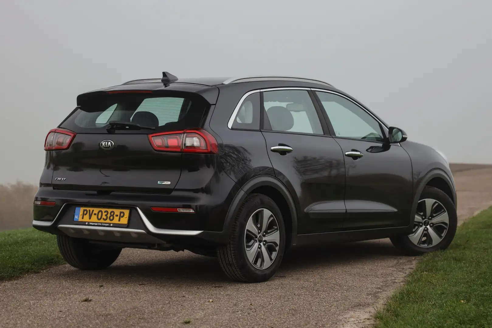 Kia Niro 1.6 GDi Hybrid DynamicLine ✅ Carplay ✅ Camera ✅ Na Schwarz - 2