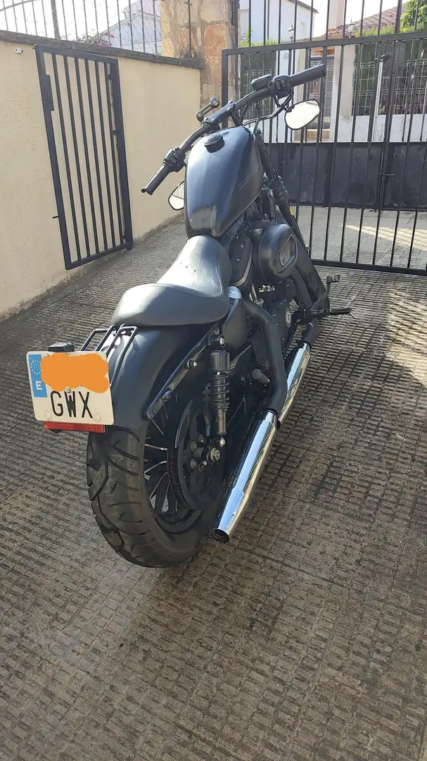 Harley-Davidson Sportster 883 Iron XL - 2