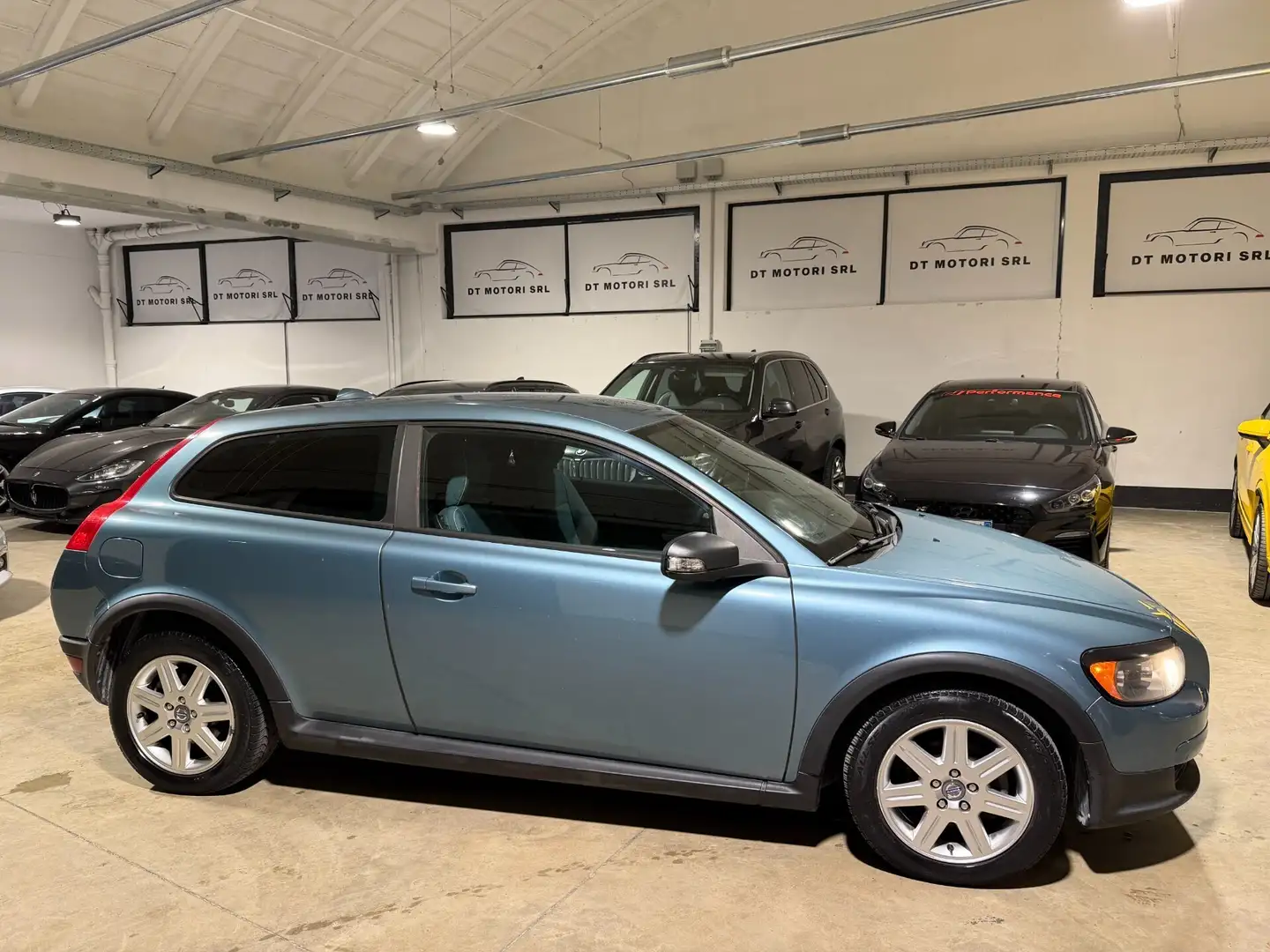 Volvo C30 1.6 Momentum CLIMA-BENZINA Azul - 1