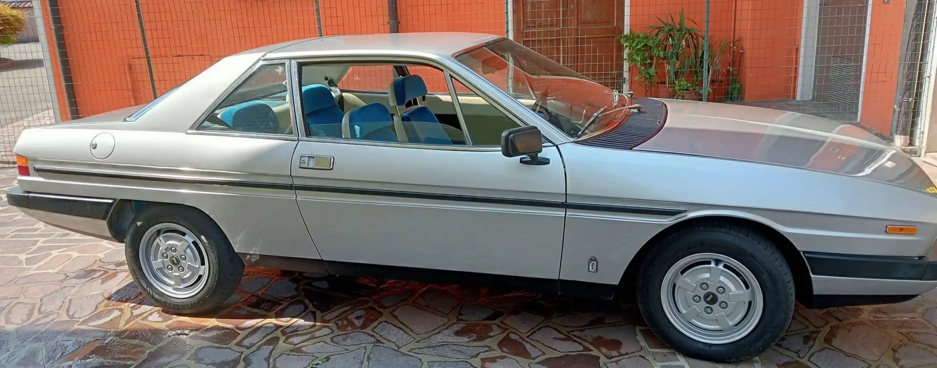Lancia Gamma 2000 Grau - 1