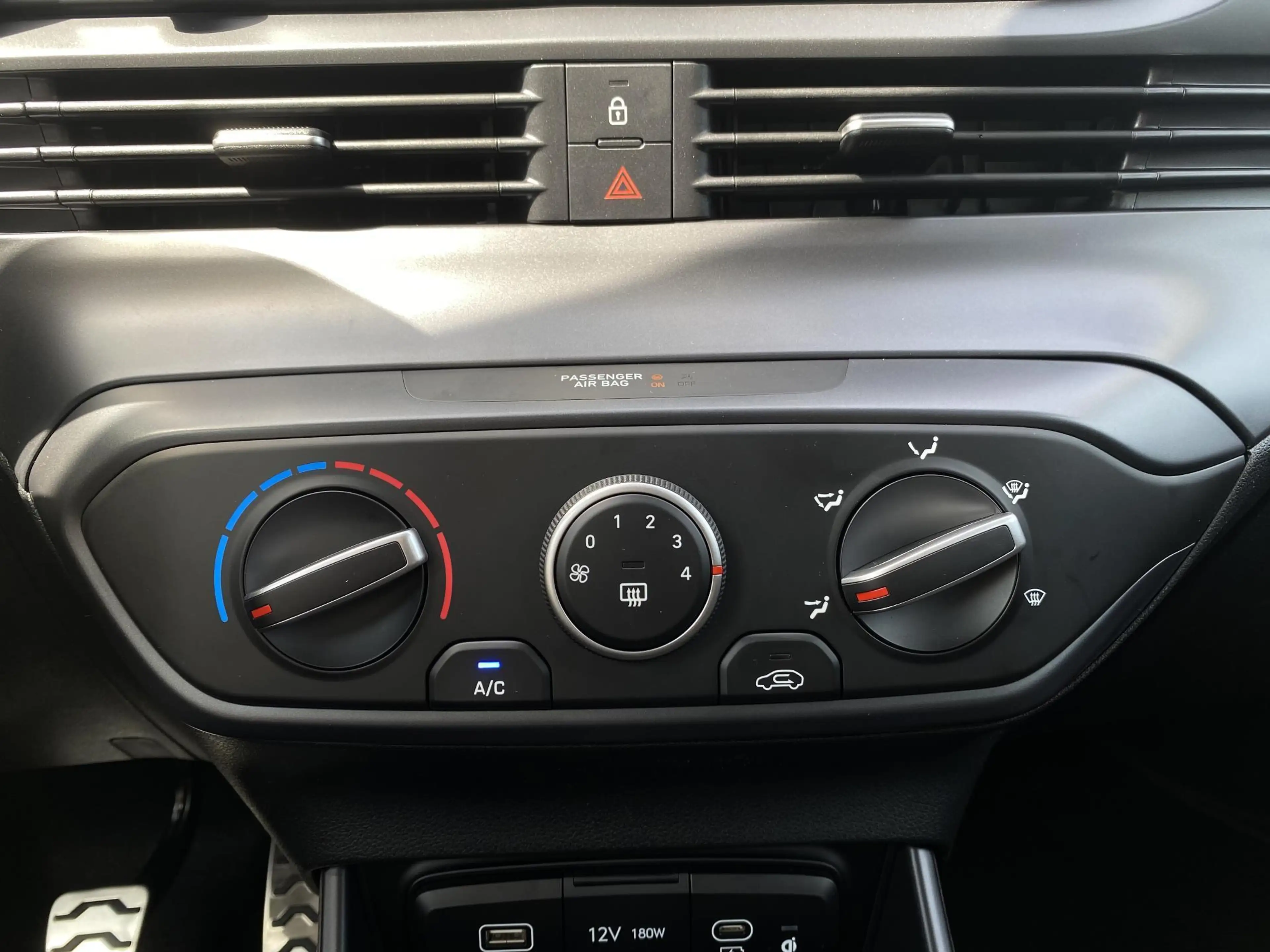 Hyundai BAYON 1.0 T-GDI Comfort / Apple carplay & Android Auto / — photo 4