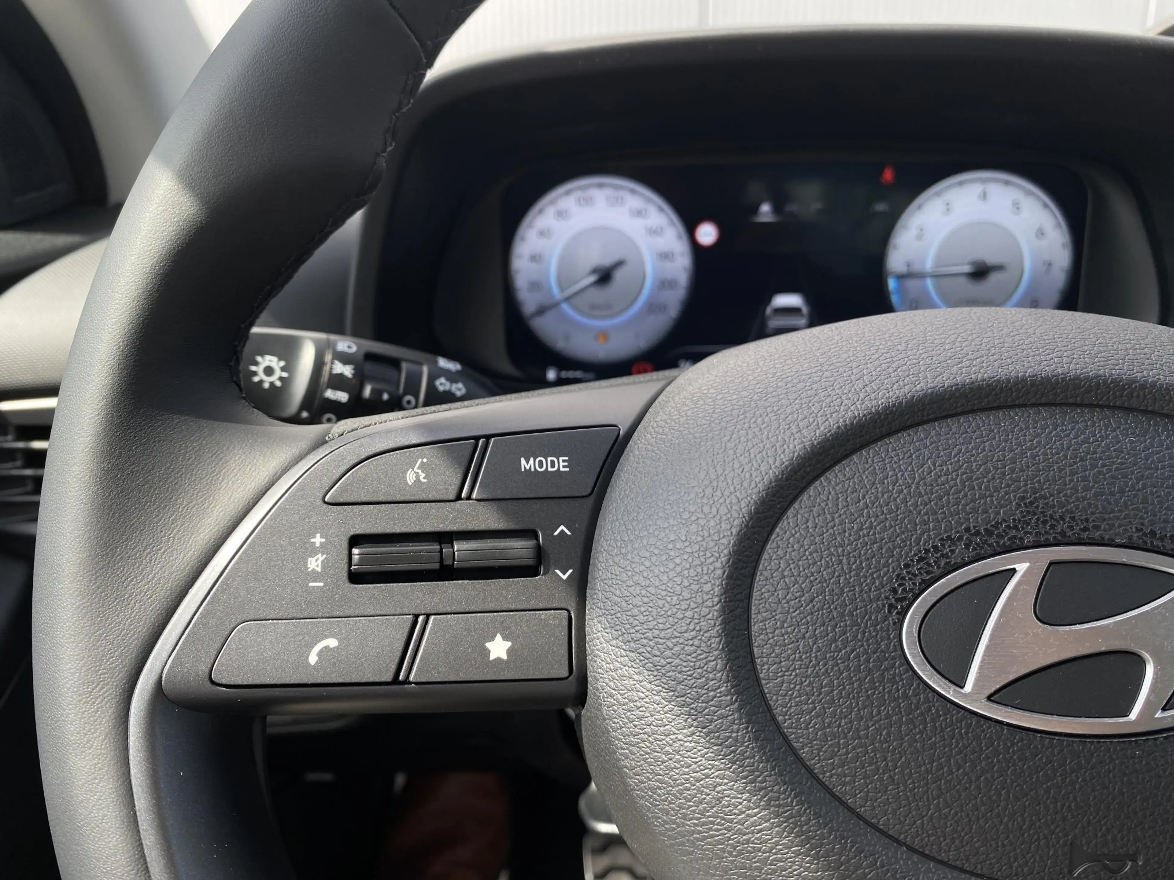 Hyundai BAYON 1.0 T-GDI Comfort / Apple carplay & Android Auto / — photo 29