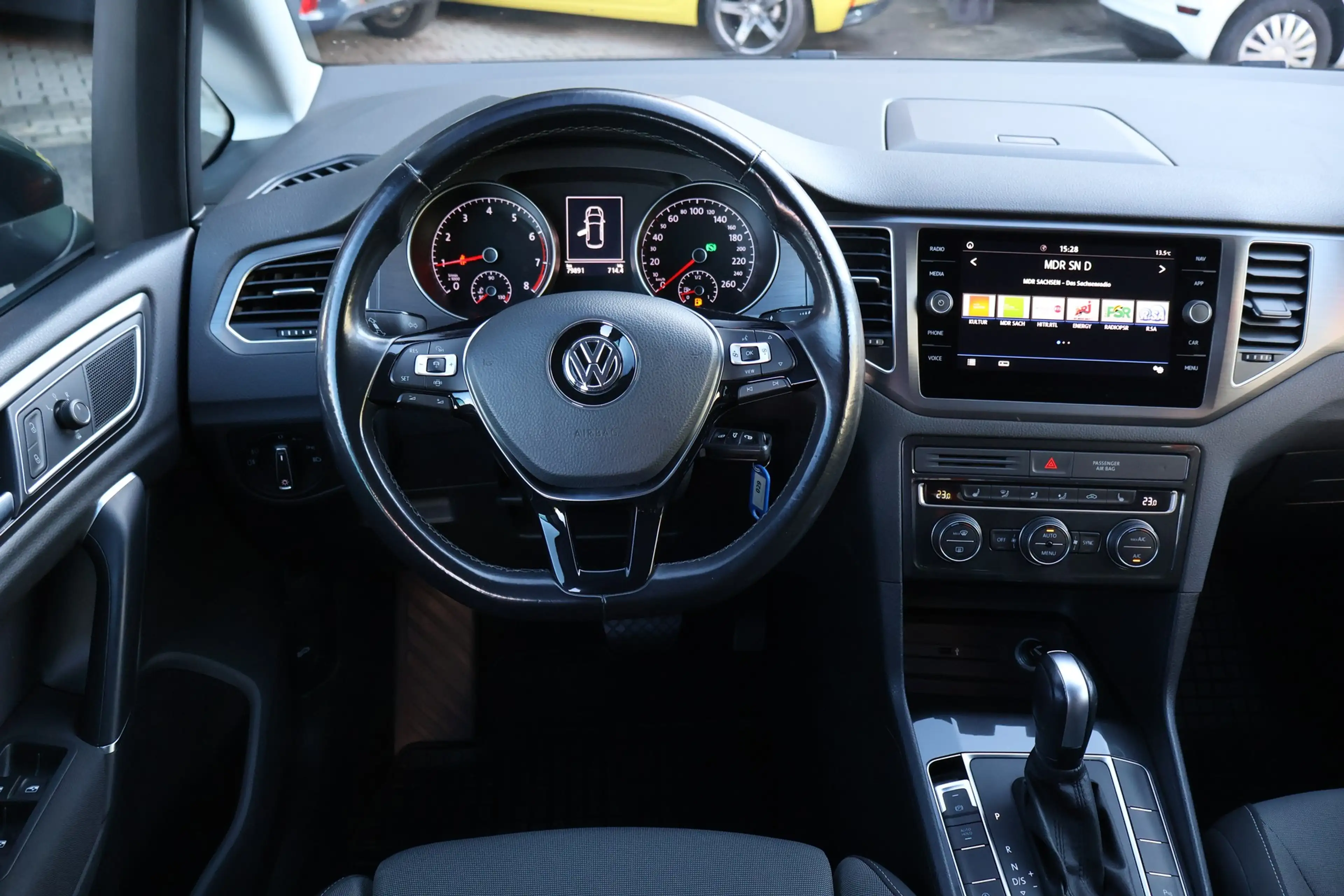 Volkswagen Golf Sportsvan VII 1.5 TSI LED Navi ACC Tempomat — photo 10