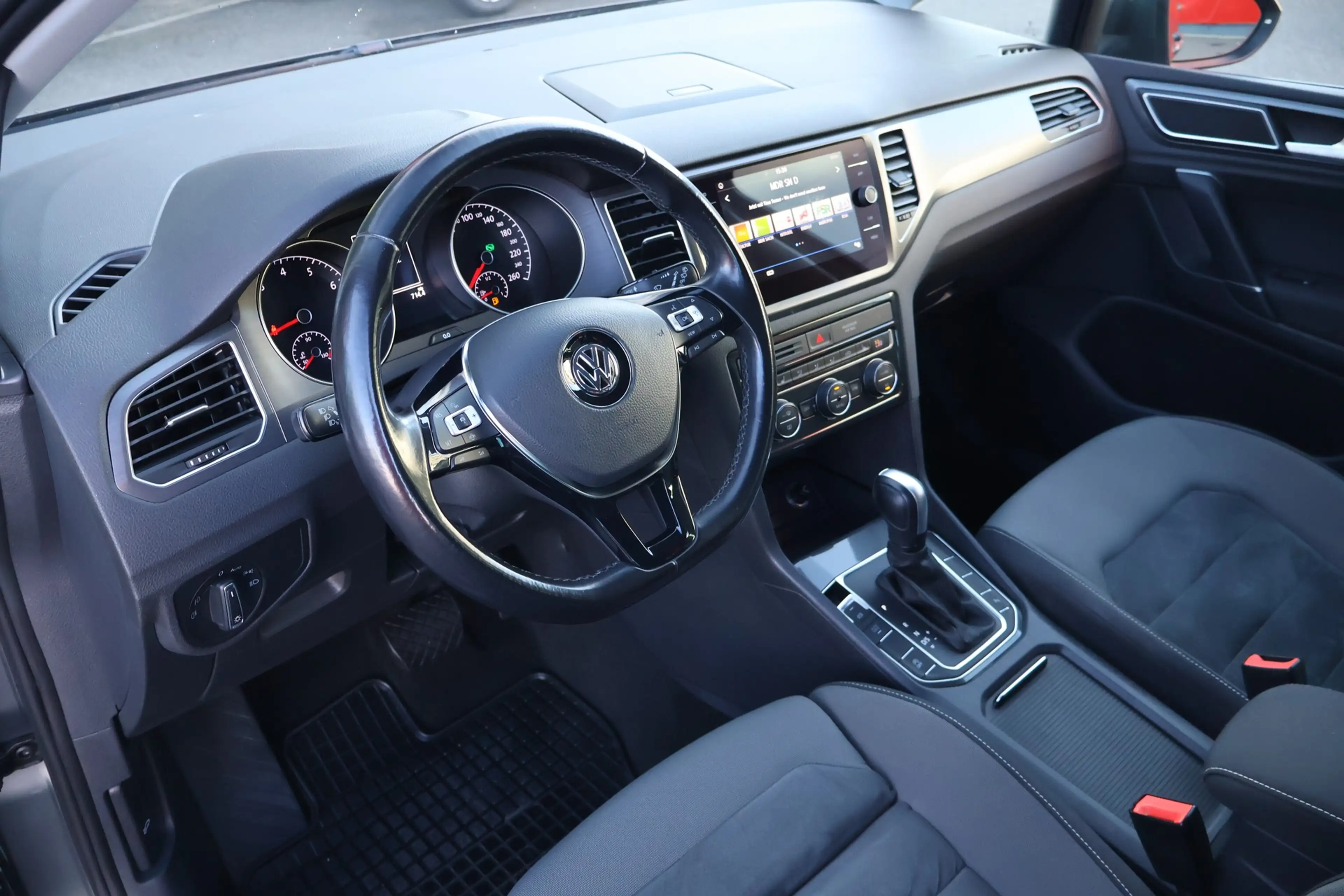 Volkswagen Golf Sportsvan VII 1.5 TSI LED Navi ACC Tempomat — photo 8