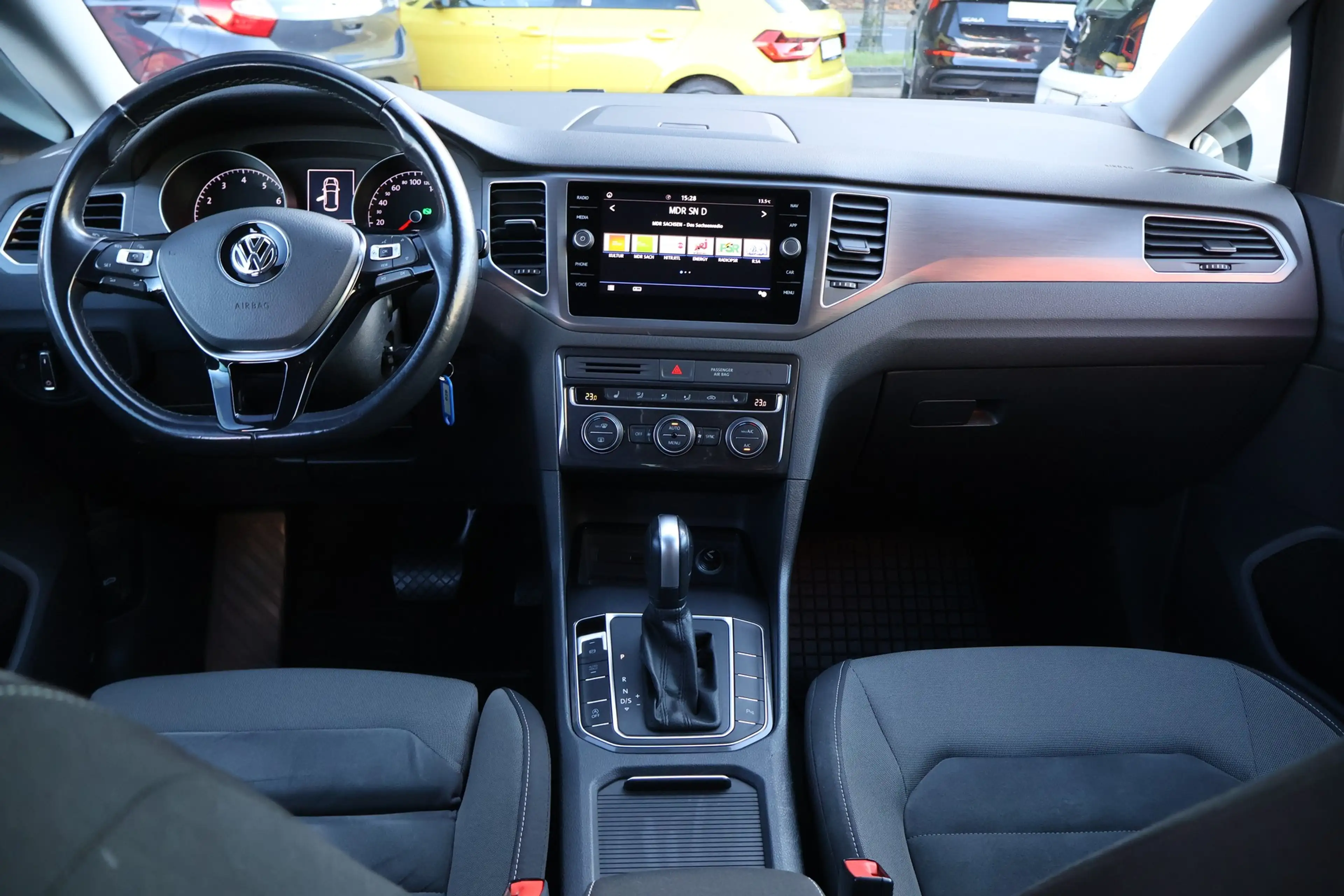 Volkswagen Golf Sportsvan VII 1.5 TSI LED Navi ACC Tempomat — photo 9