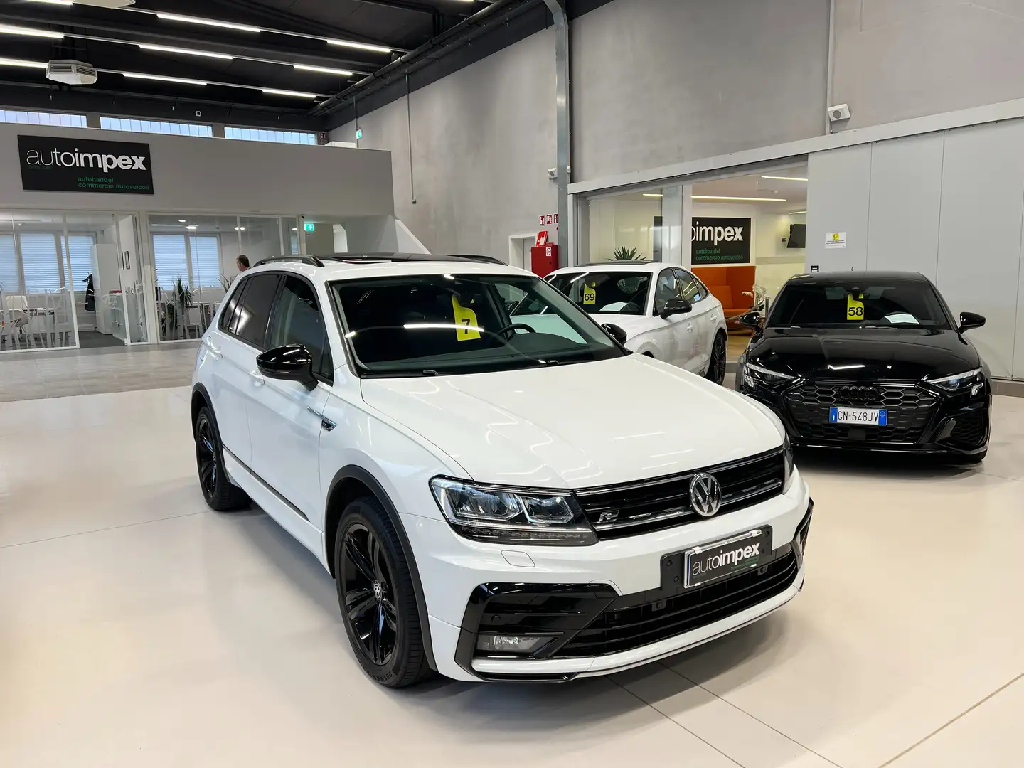 Volkswagen Tiguan 2.0 tdi R-Line Pack 4motion 190cv dsg PANORAMA Blanc - 1