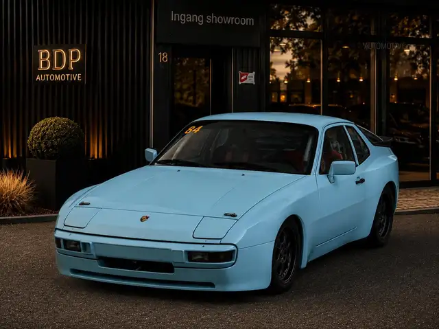 Porsche 944
