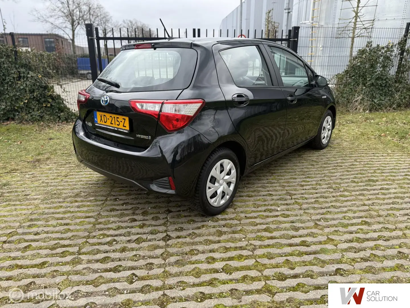 Toyota Yaris 1.5 Hybrid Active NAP CAMERA PDC CLIMA AUTOMAAT Zwart - 2