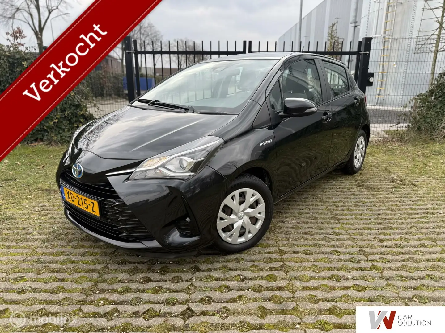 Toyota Yaris 1.5 Hybrid Active Zwart - 1